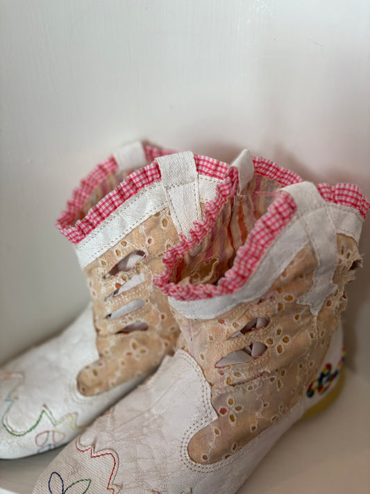 Cuties Frilly Cowgirl boots - size 4 1/2