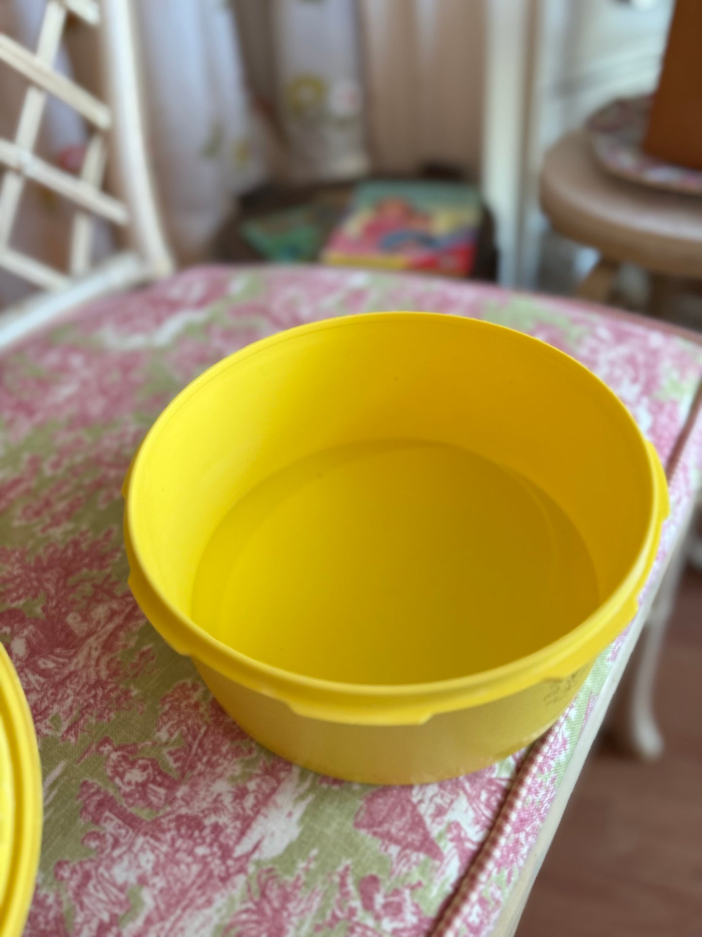 Tupperware Harvest Gold Round - 1205-1 with lid