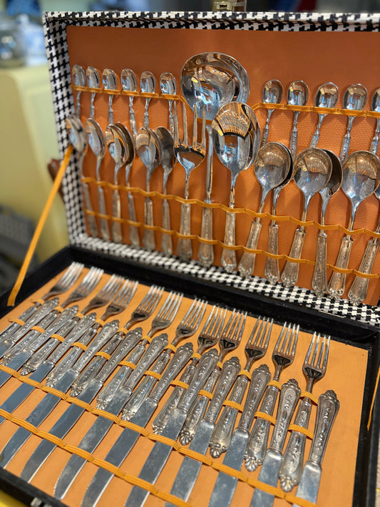 LBL Italy Silver Plate set of 12 plus servers in box