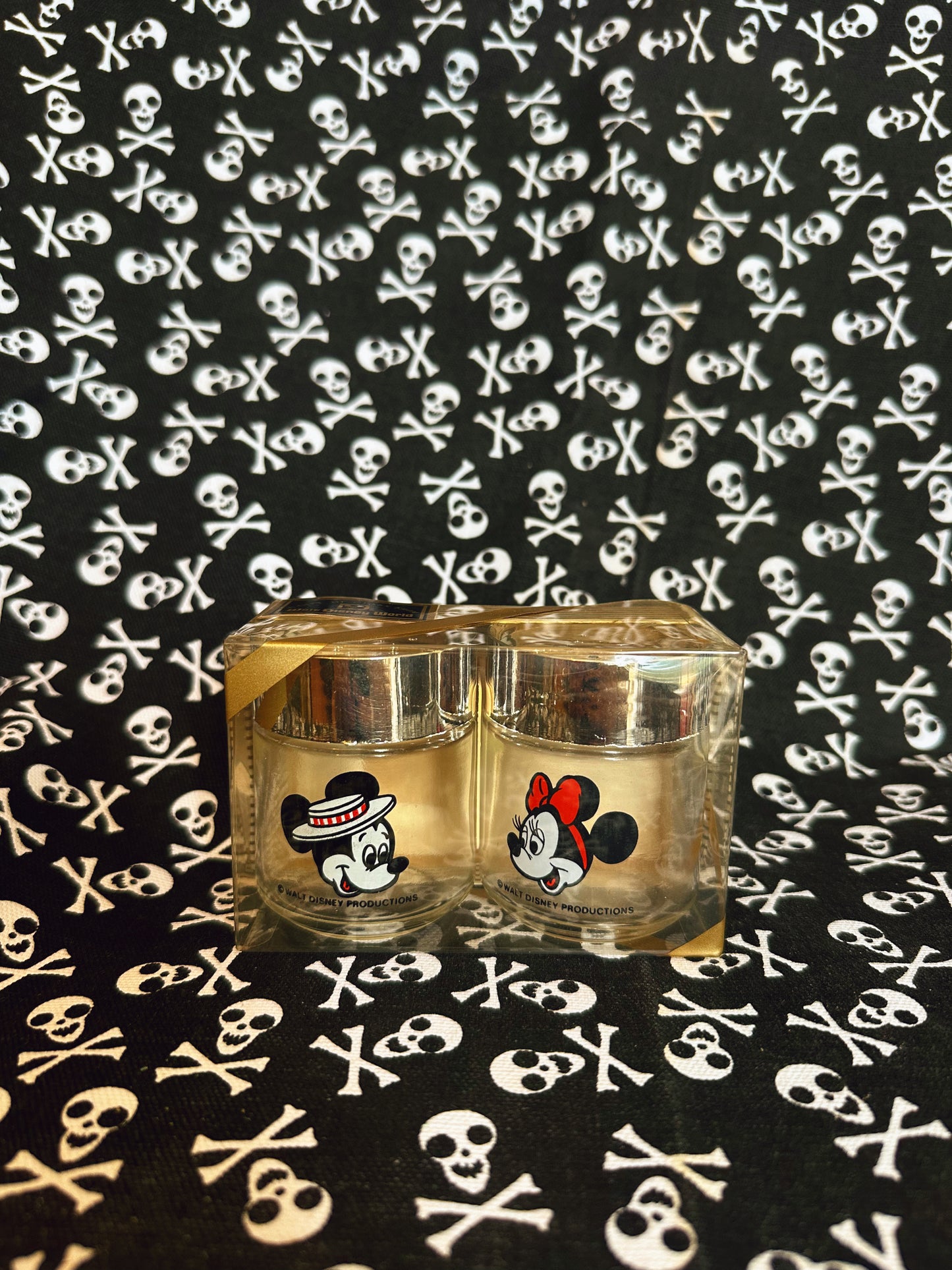 Glass Mickey & Minnie Salt and Pepper shaker set from Walt Disney World - unopened