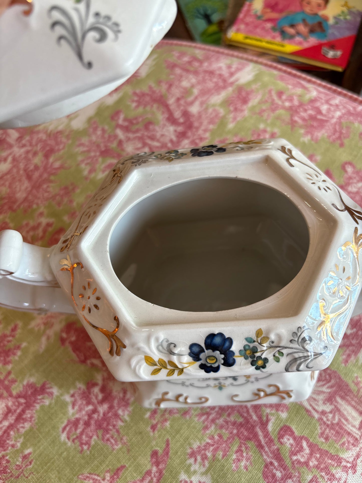 Ellvgreave England Teapot