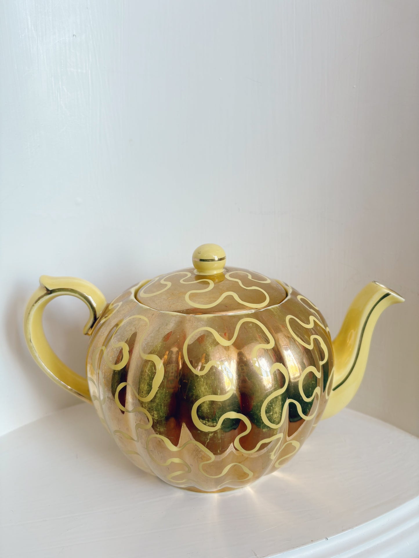 Gibsons England Teapot - yellow with squiggle pattern