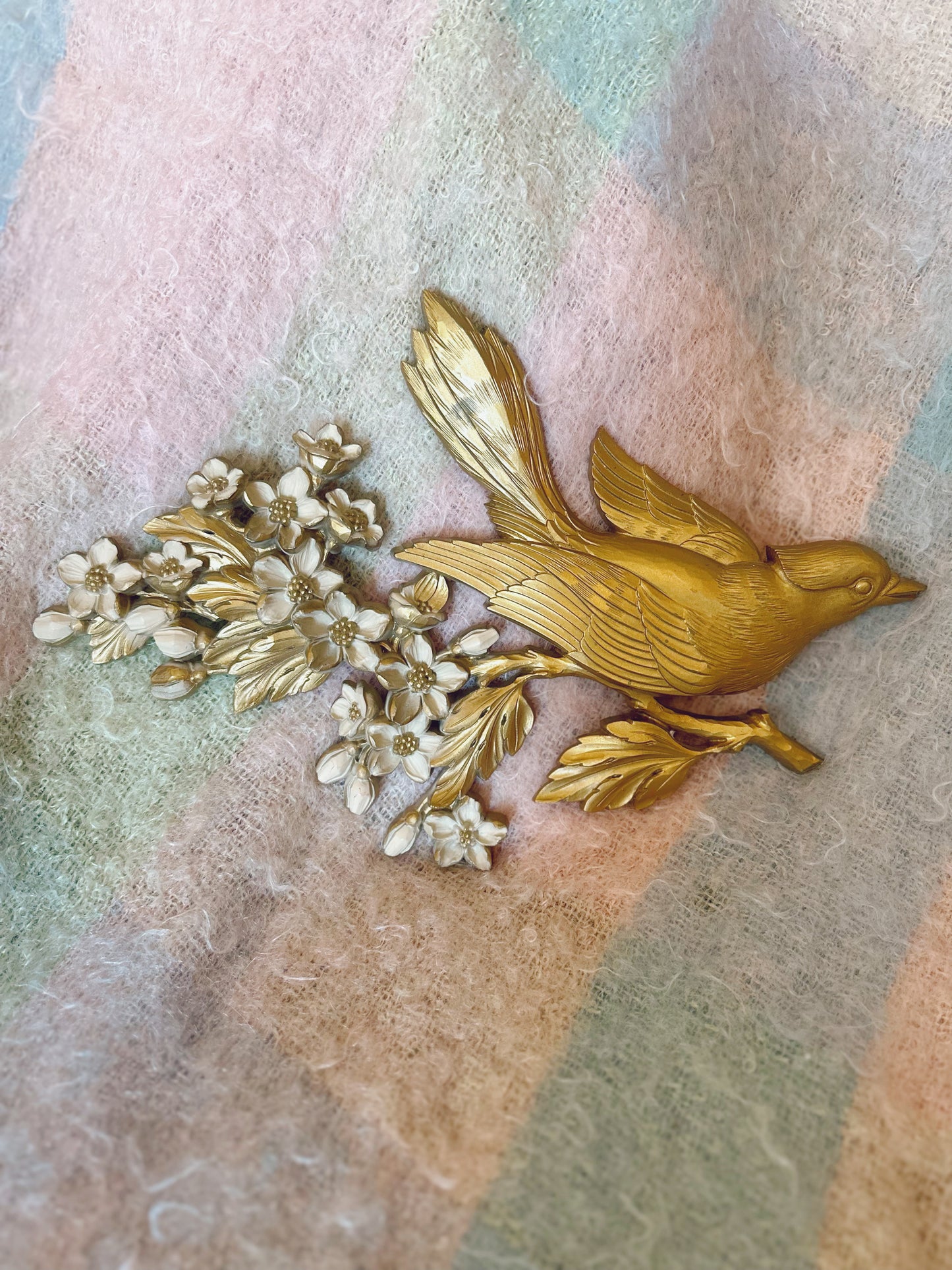 Resin bird wall art with flower detail