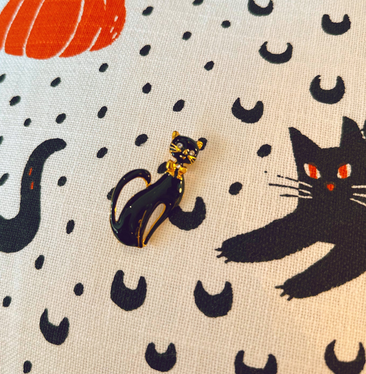 Black cat vintage pin #1