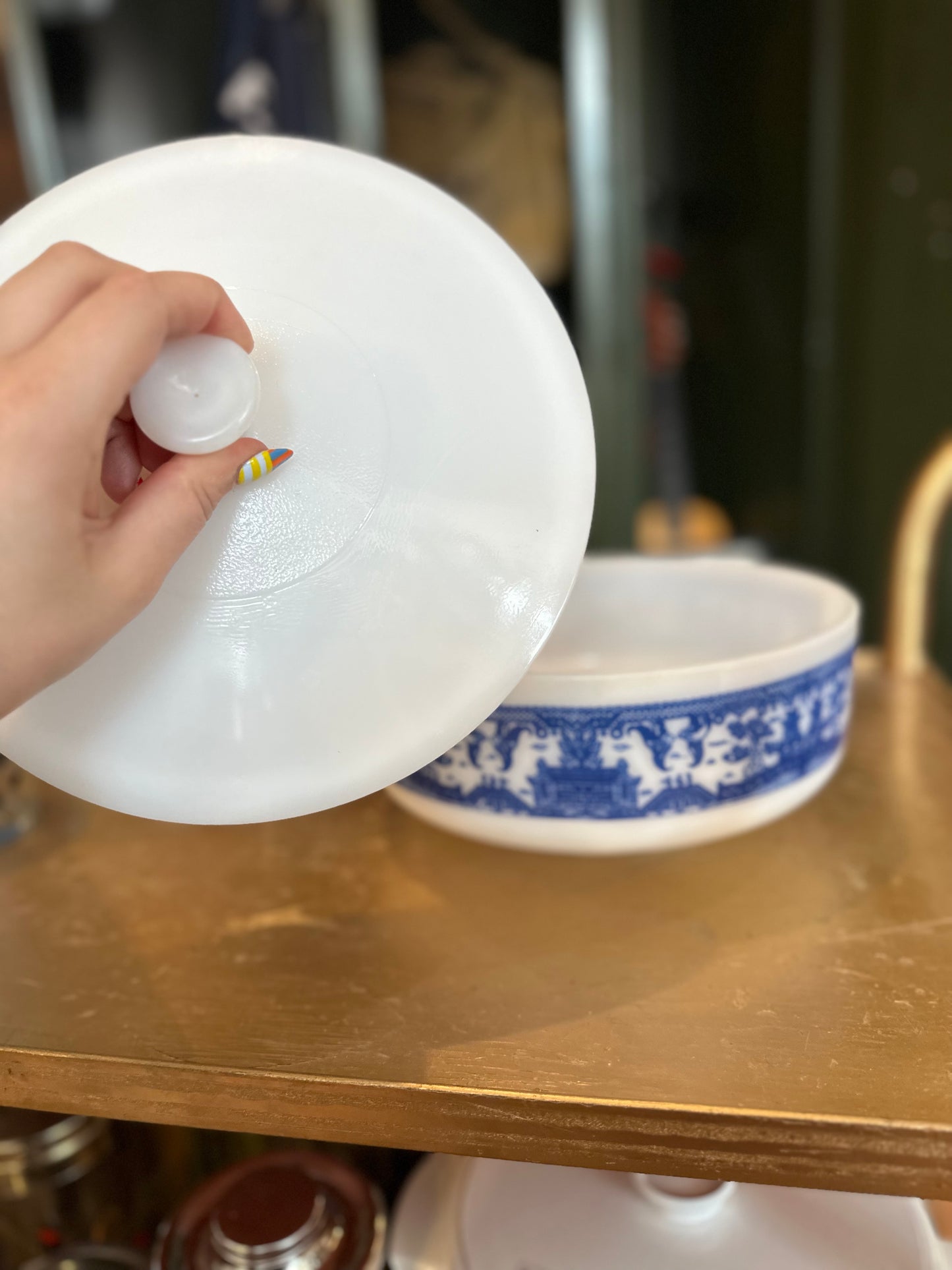 Federal Glass blue willow covered casserole dish