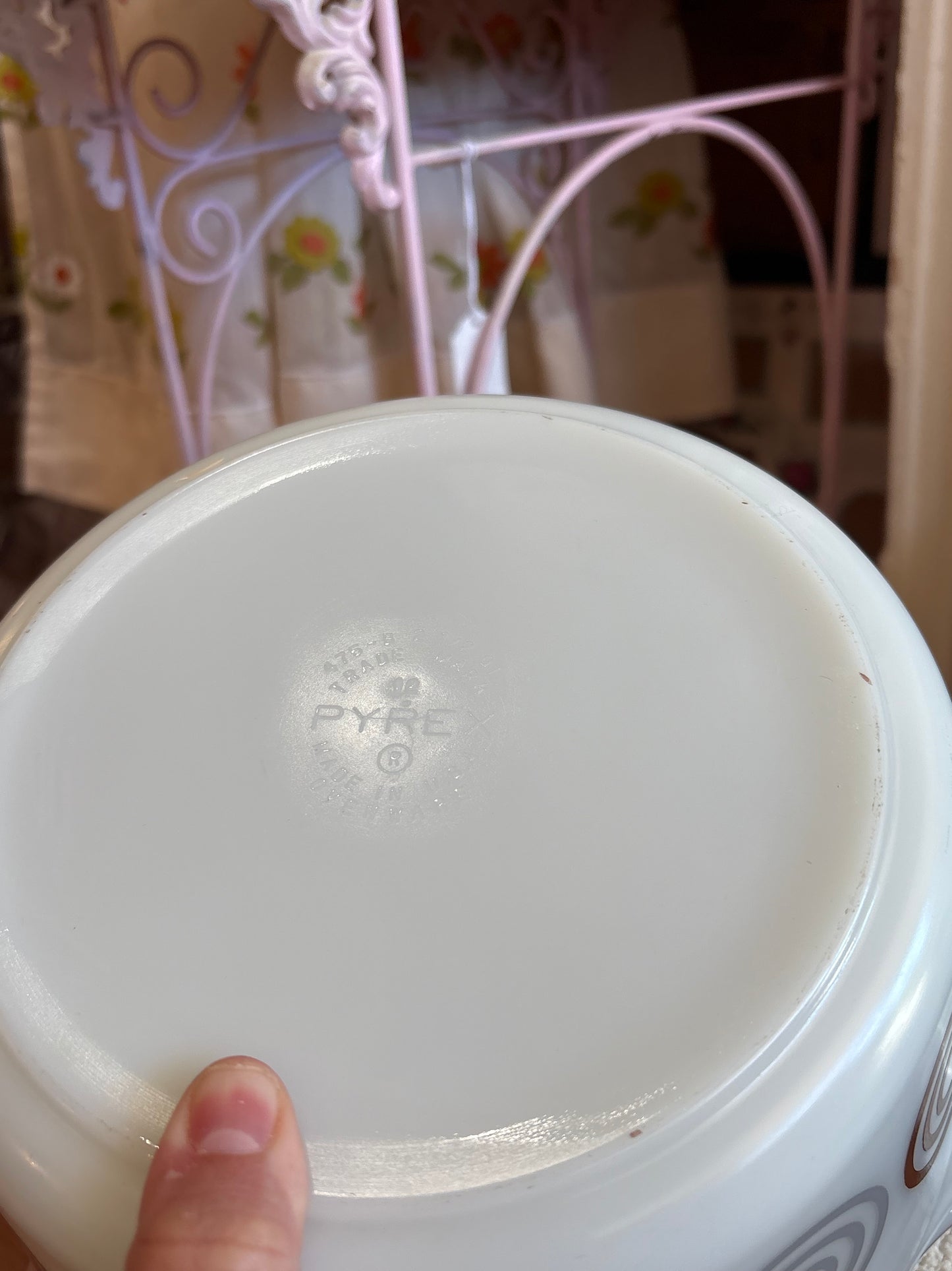 Cosmopolitan Bullseye Promotional Pyrex Casserole Dish with lid