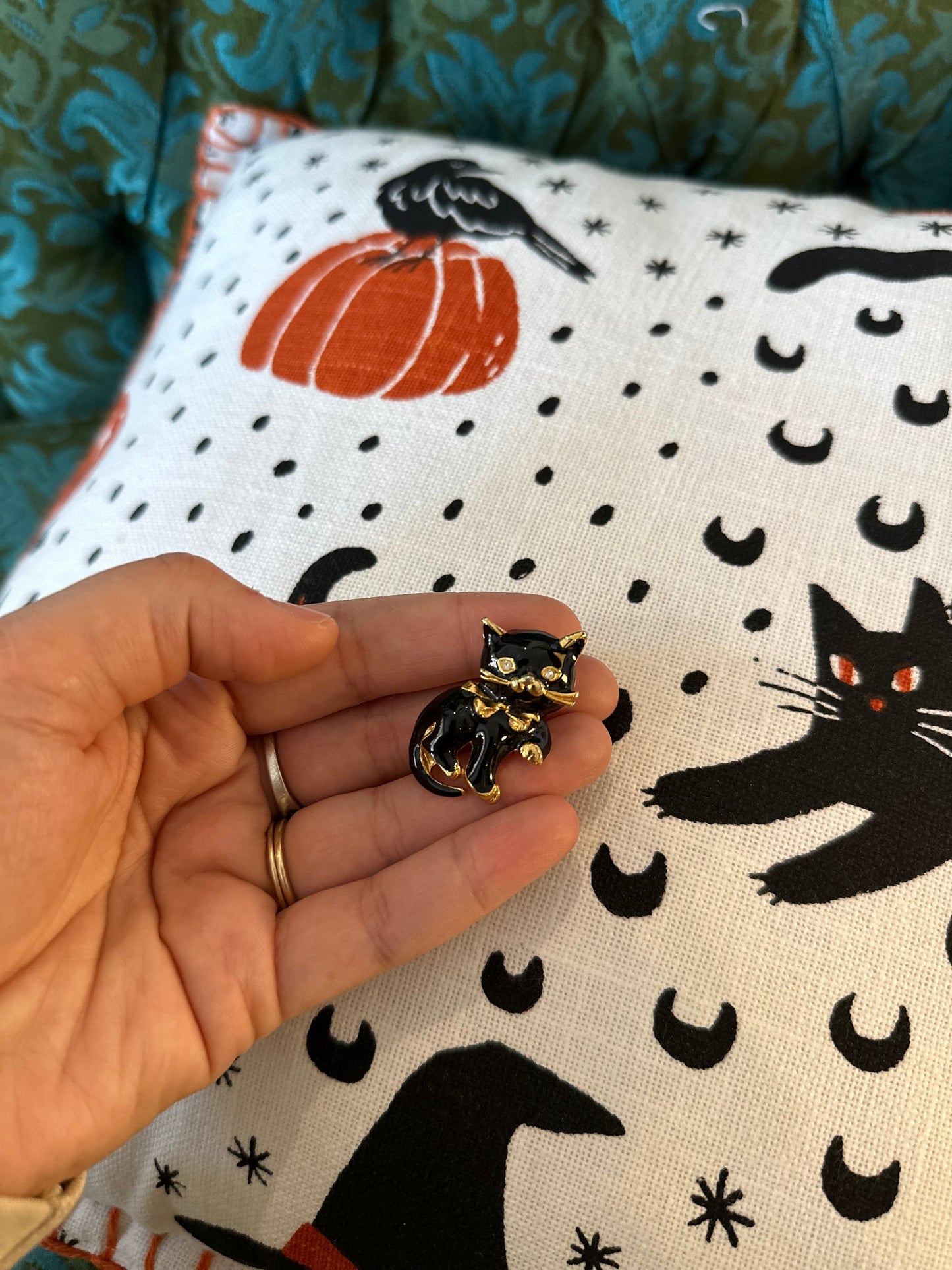 Black cat vintage pin #2