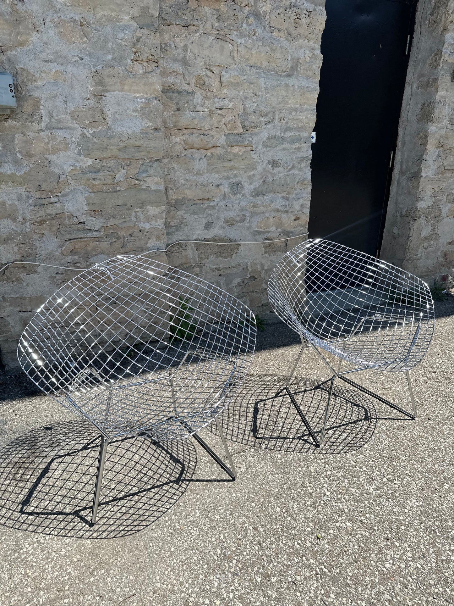 Set of 2 Knoll design metal chairs -in excellent condition