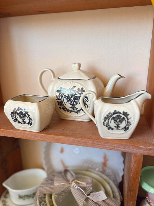 London, Made in England Teapot set