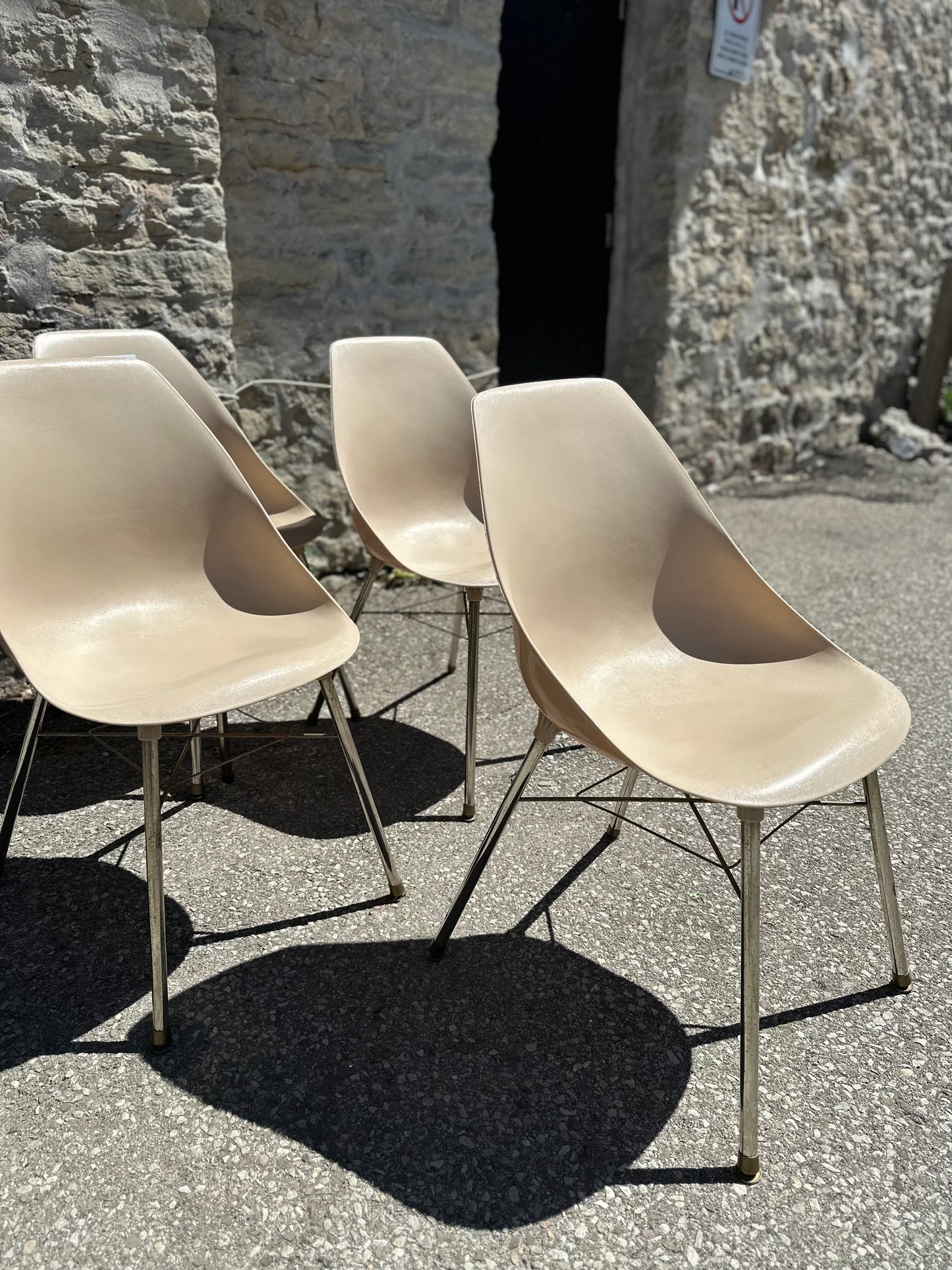 Set of 4 1970s Shell Chair designed by Sam Avedon