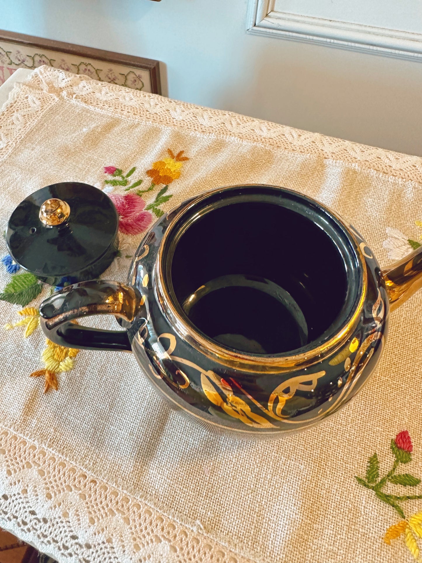 Gibsons England Black & Gold Teapot