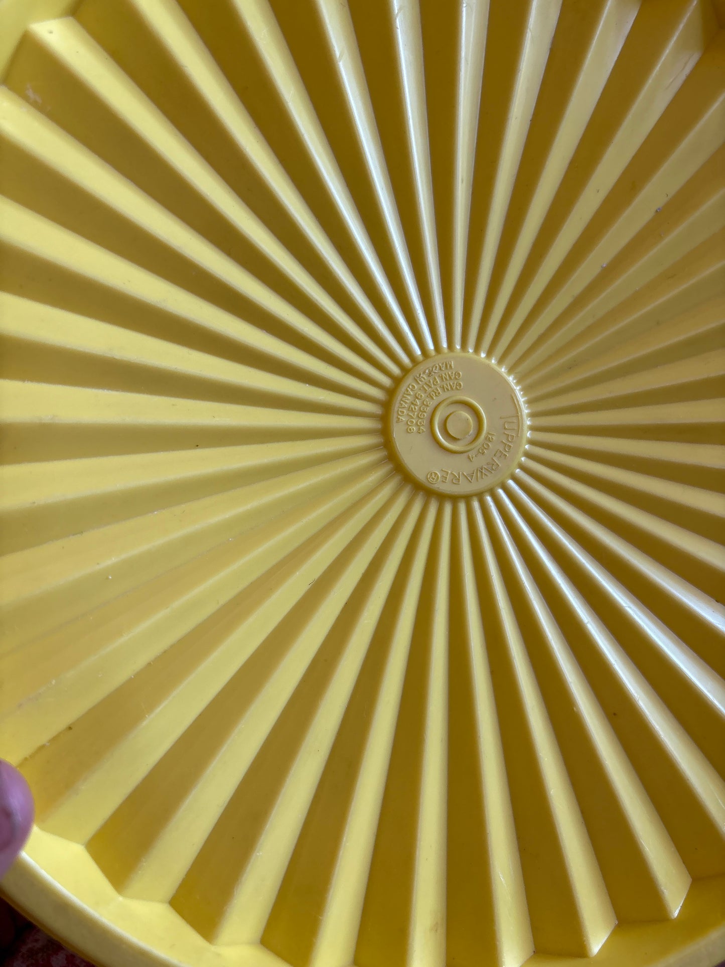 Tupperware Harvest Gold Round - 1205-1 with lid