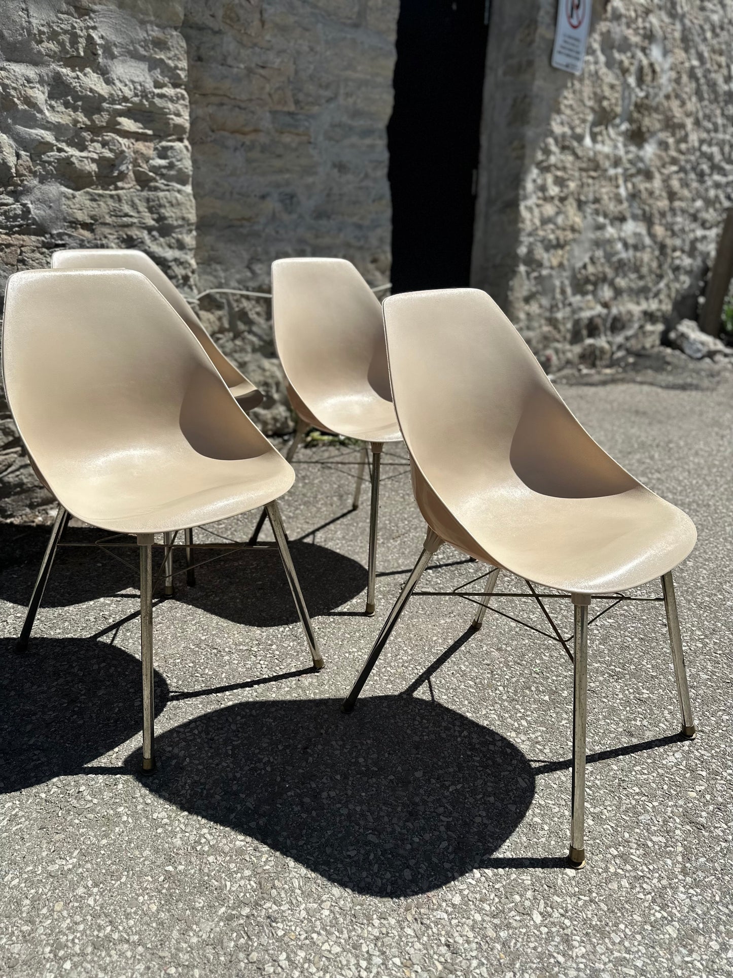 Set of 4 1970s Shell Chair designed by Sam Avedon