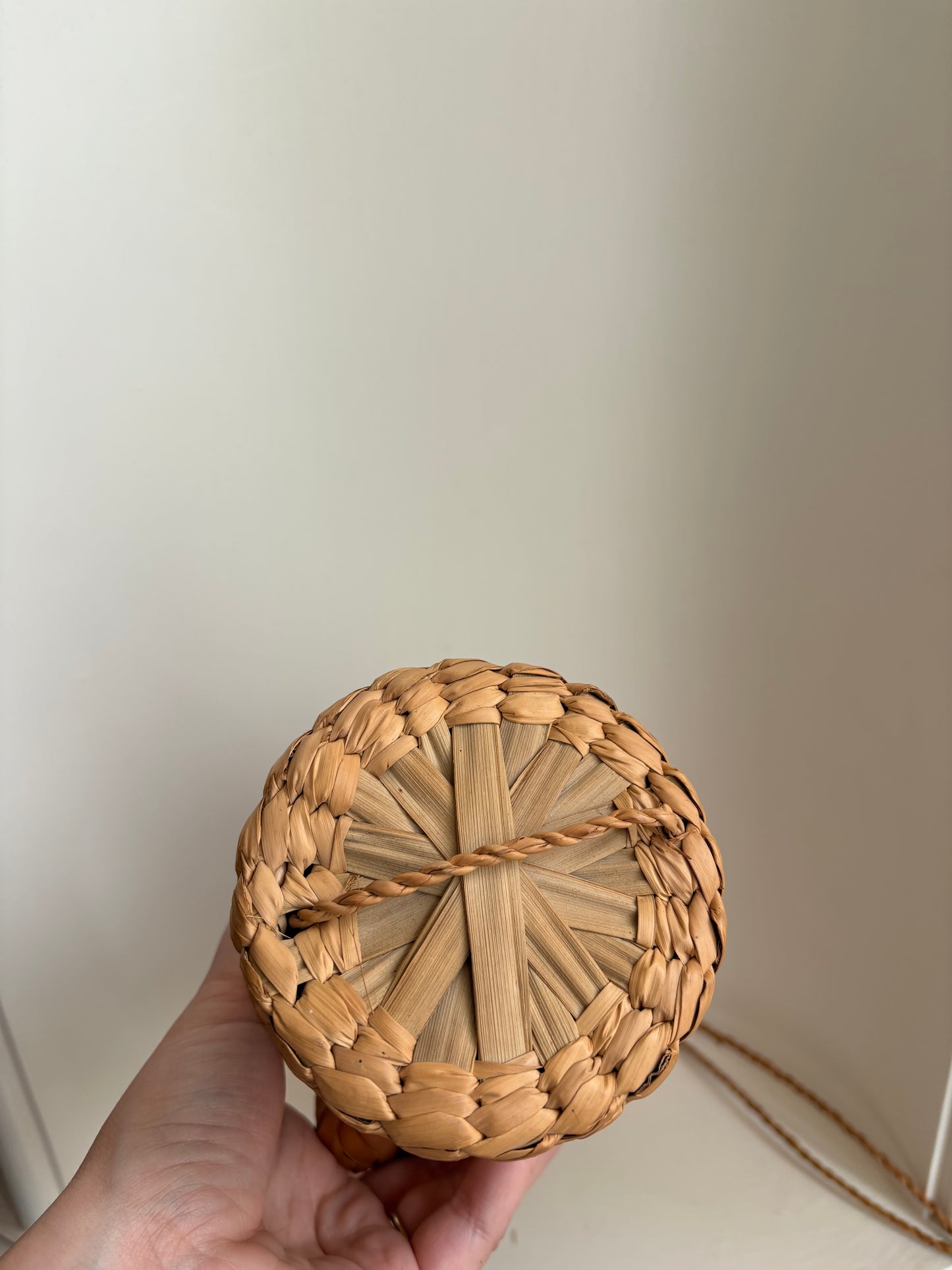 Straw Wine Holder