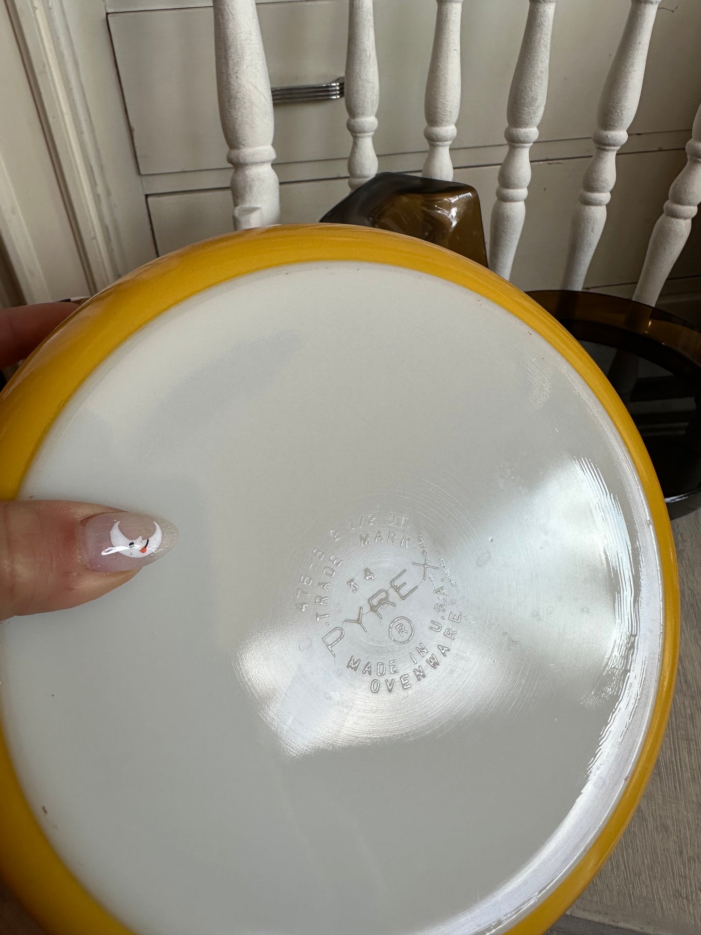 Old Orchard round casserole Pyrex dish with plastic holder