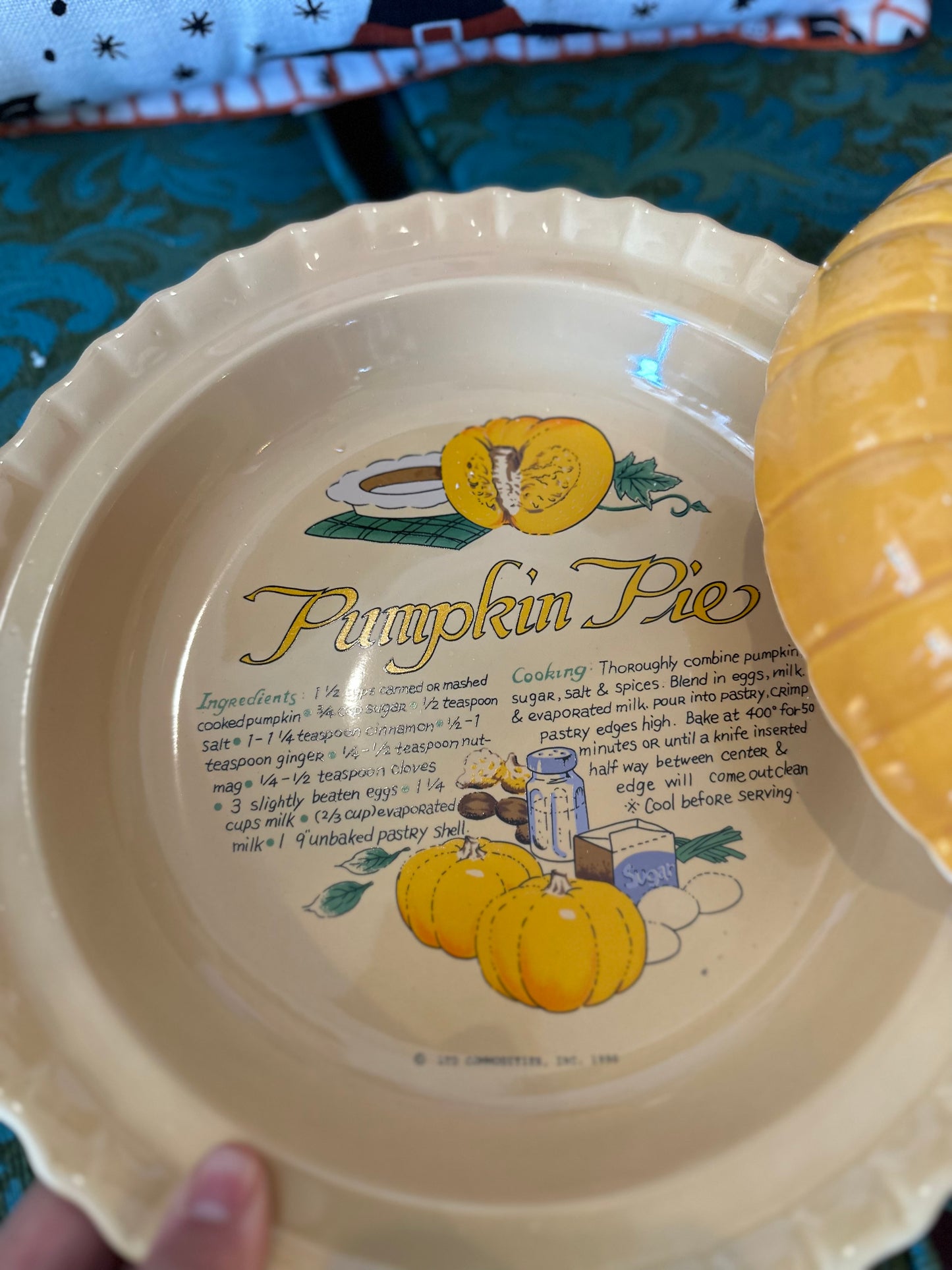 Ceramic Pie Saver - Pumpkin pie (with original box)