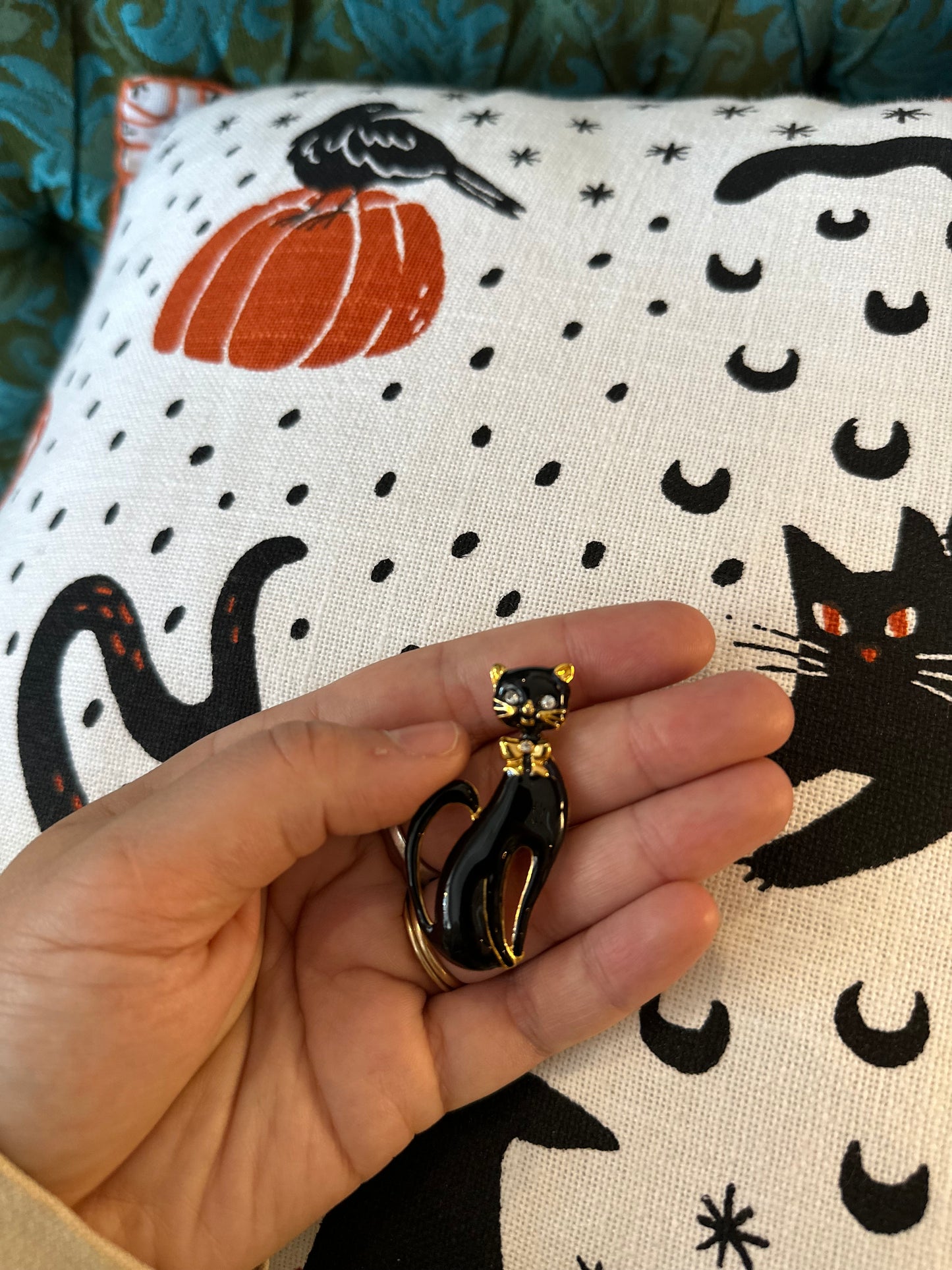 Black cat vintage pin #1