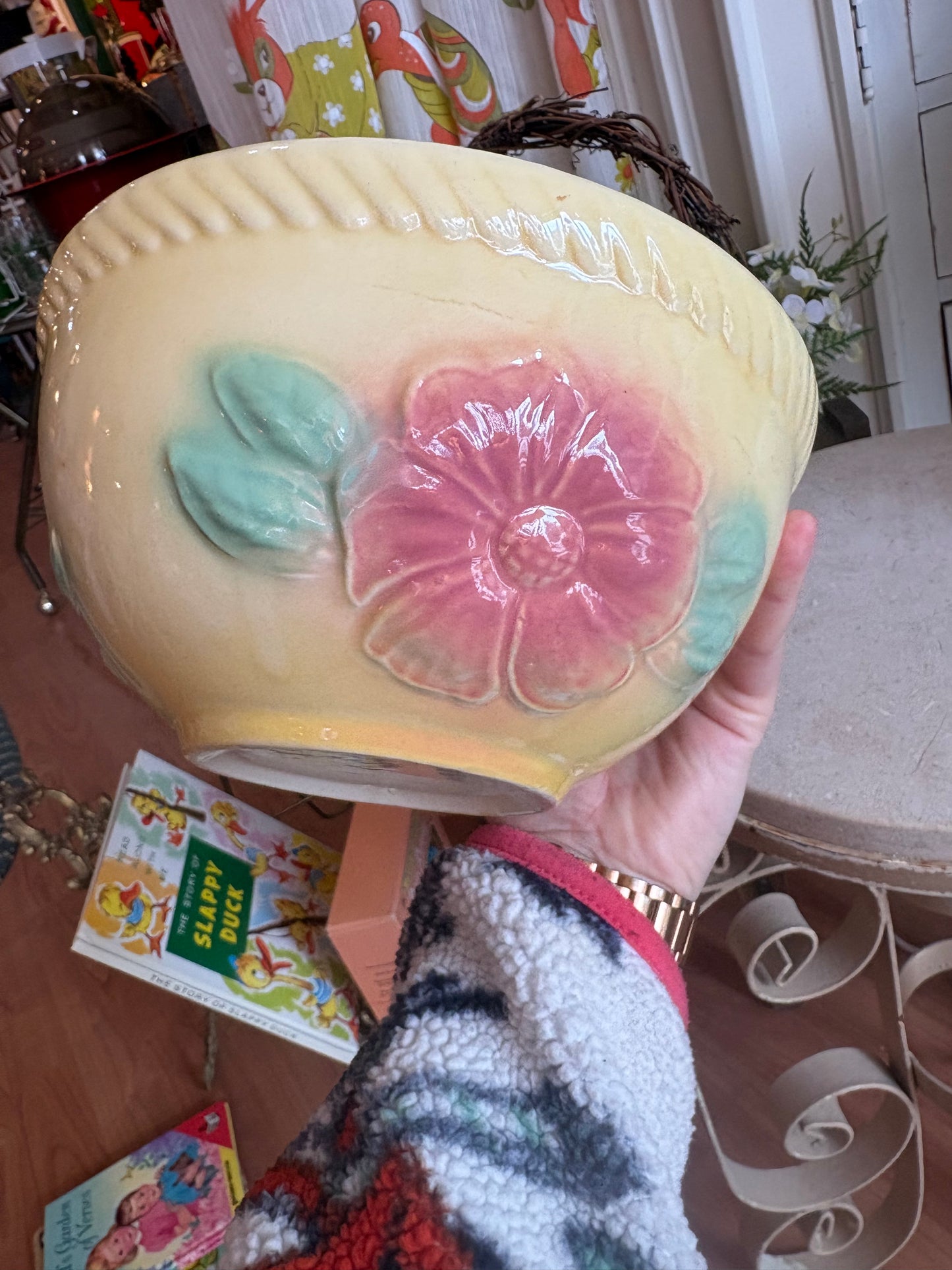 Hull Pottery Sunglow Bowl