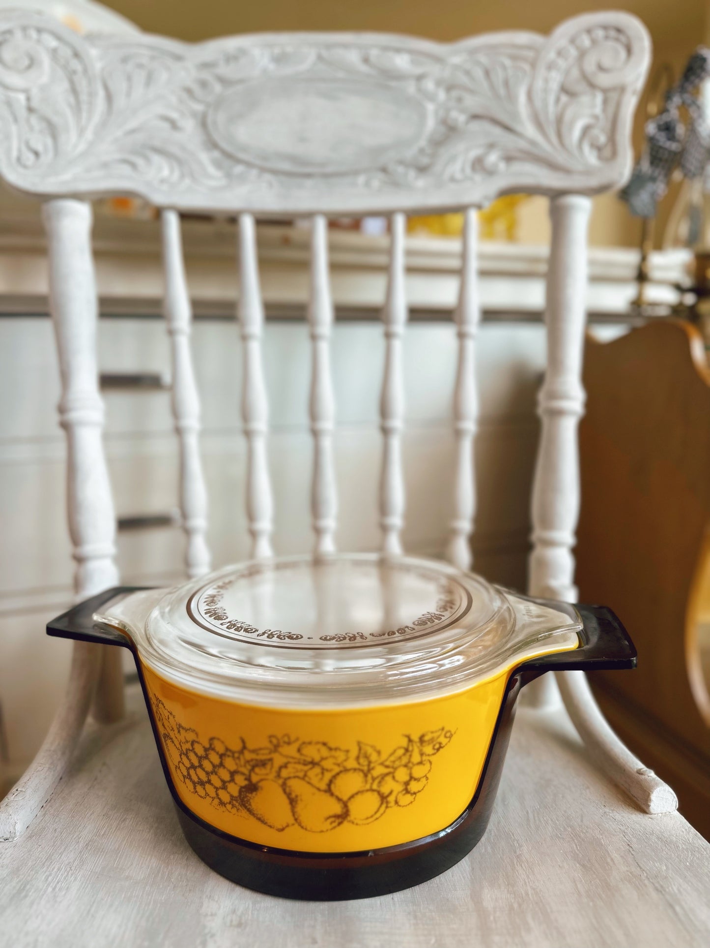 Old Orchard round casserole Pyrex dish with plastic holder