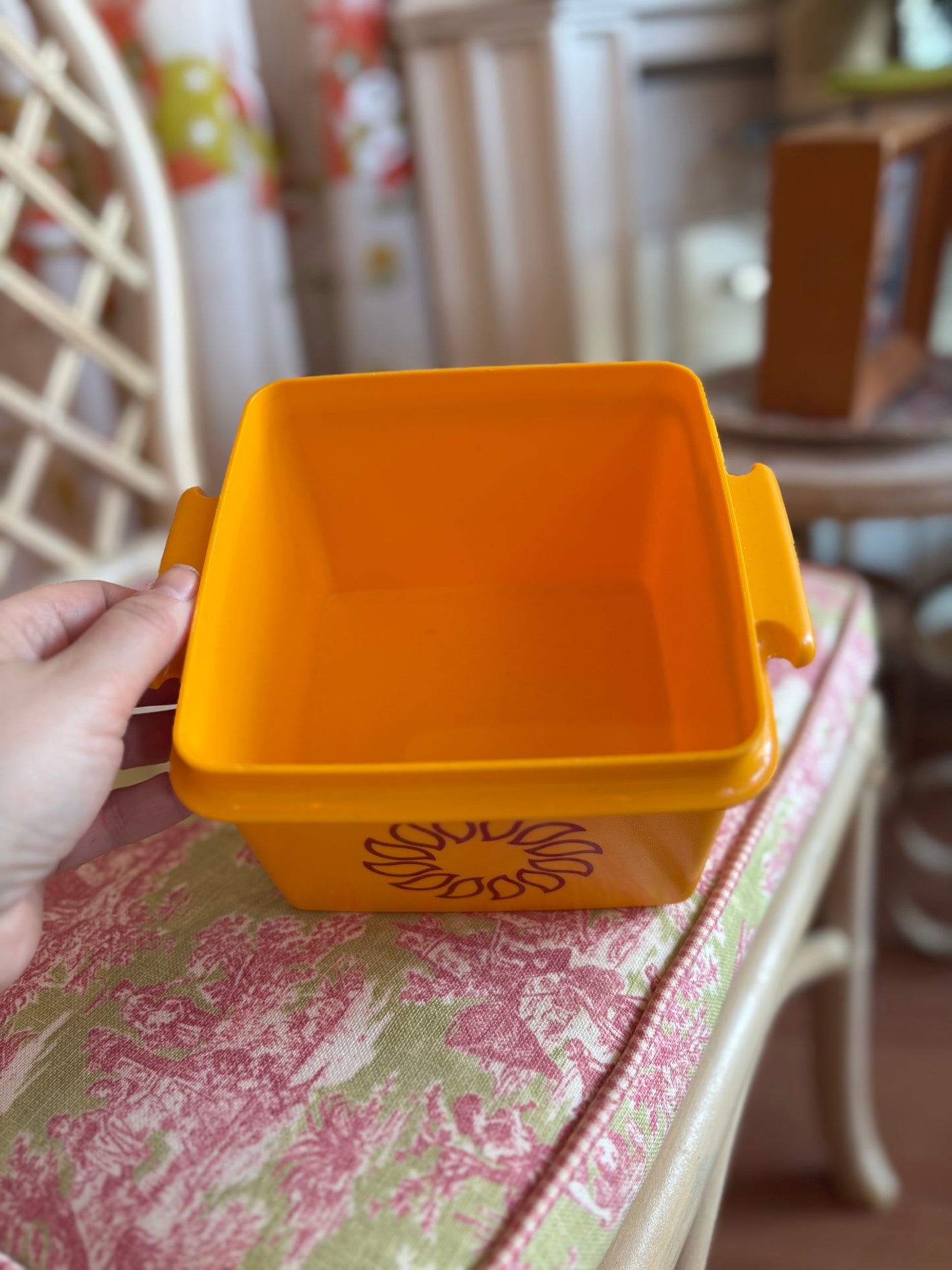 1970s Tupperware Sunburst square away lunch container