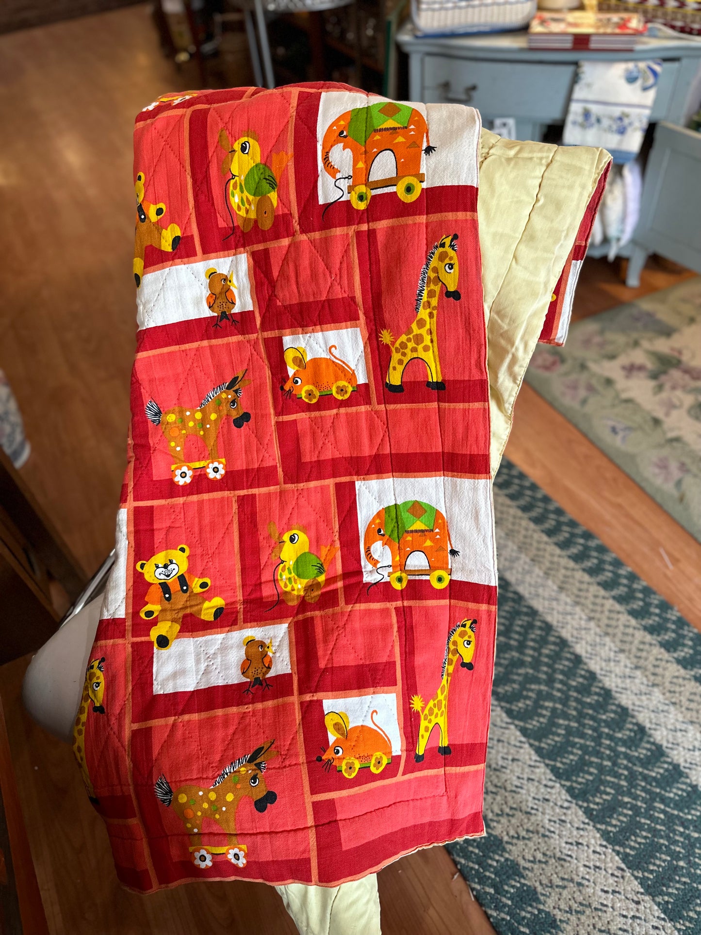 Mid century children’s comforter (42x60 inches) 

42x60