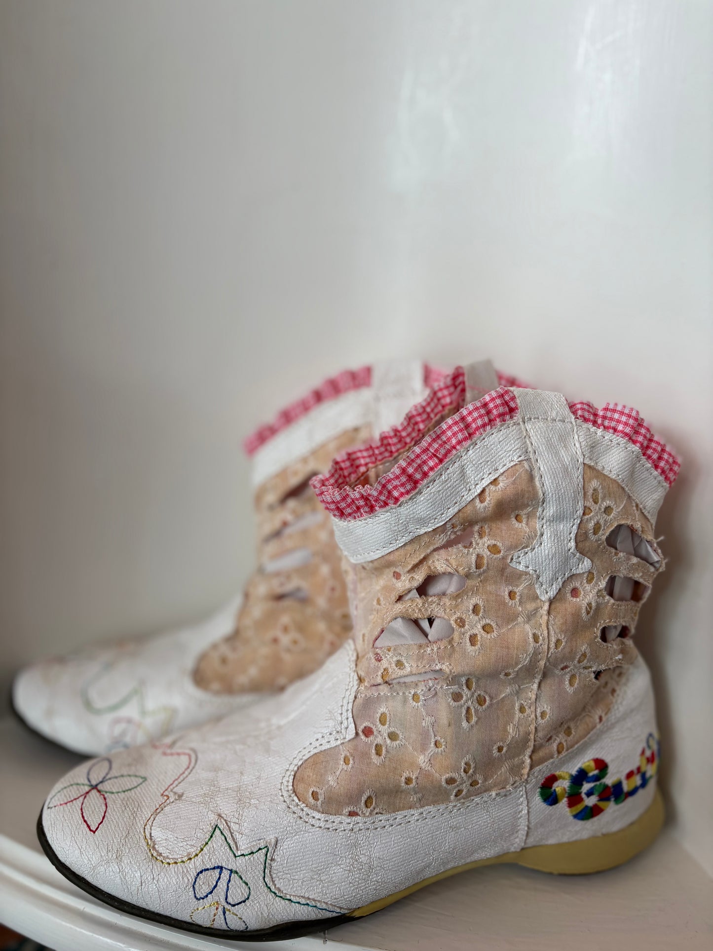 Cuties Frilly Cowgirl boots - size 4 1/2