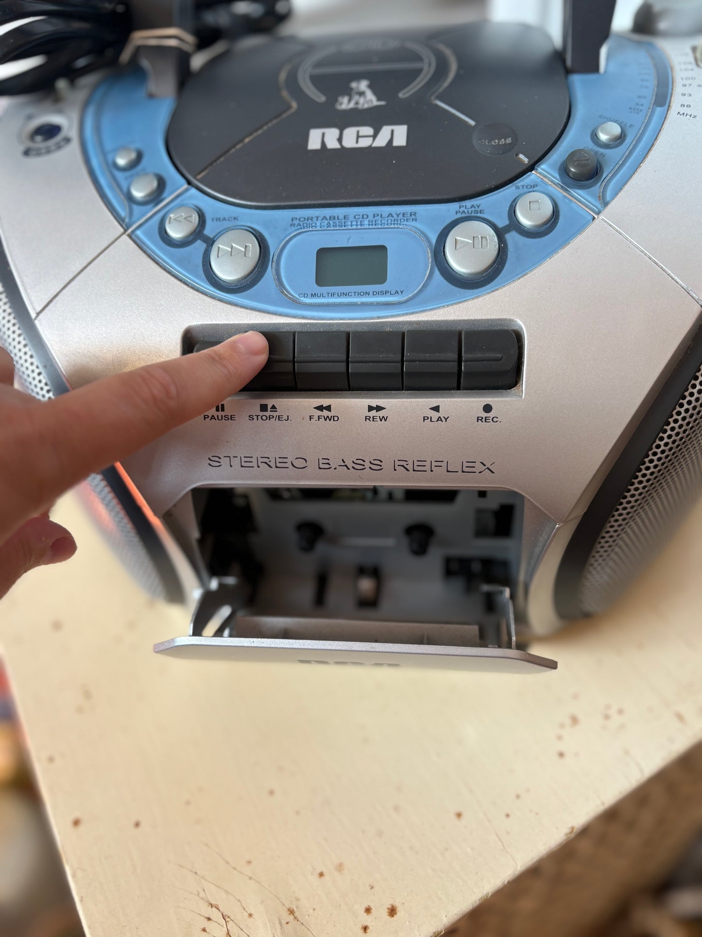 RCA CD & Cassette player - works great