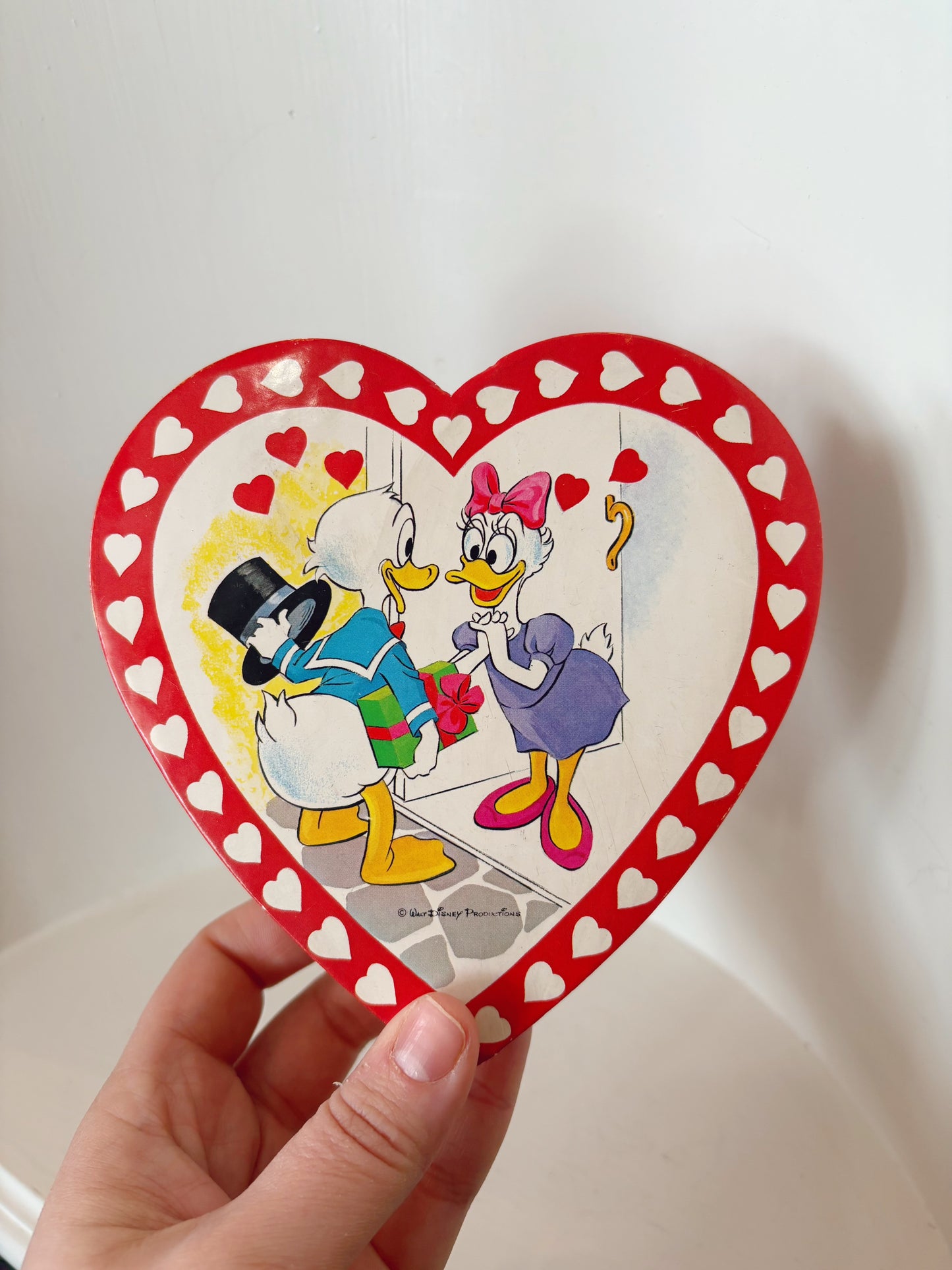 Donald & Daisy Vintage Smiles’ n Chuckles small chocolate box