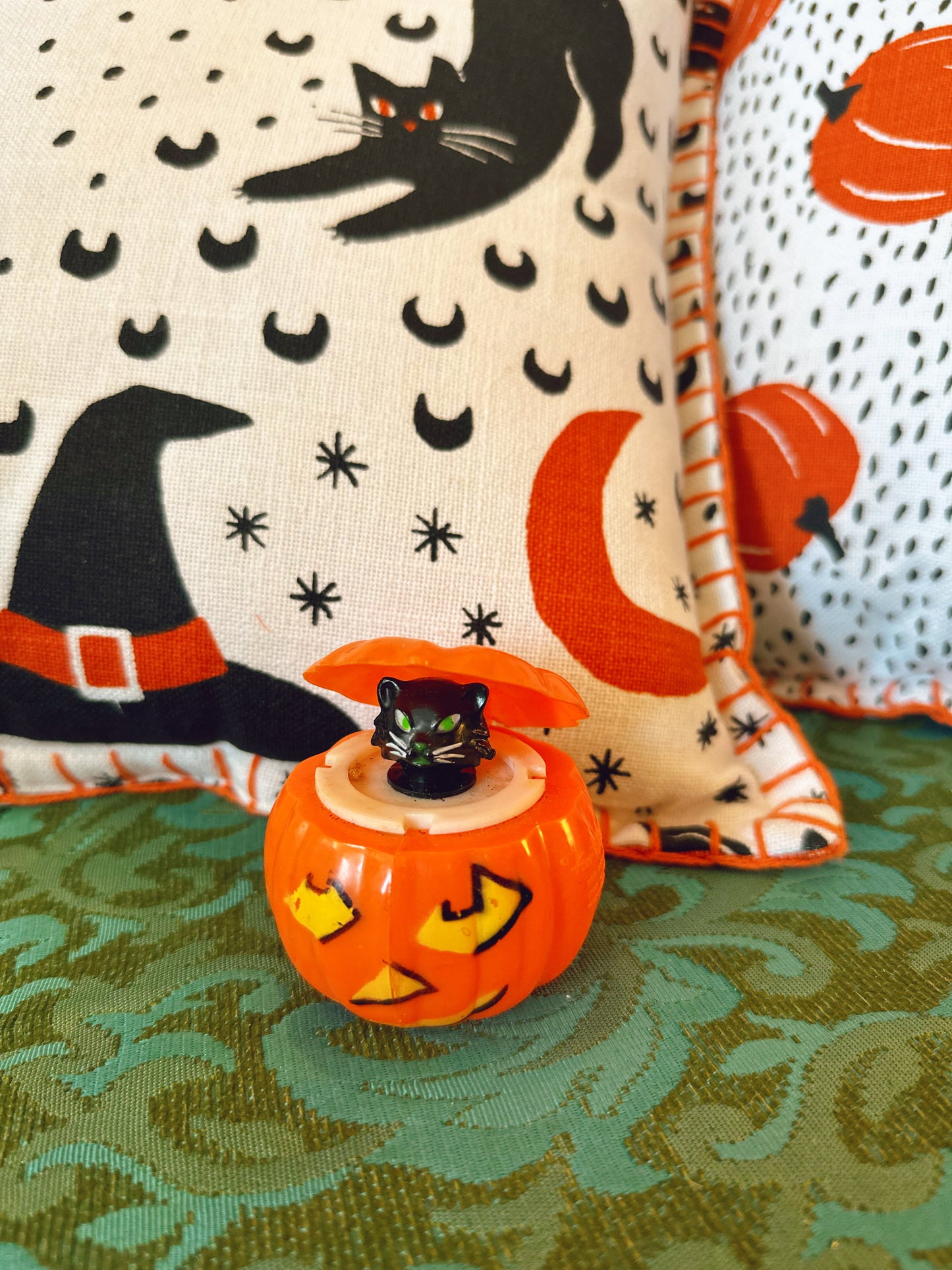 Vintage Halloween pumpkin & cat pop out toy 1950s