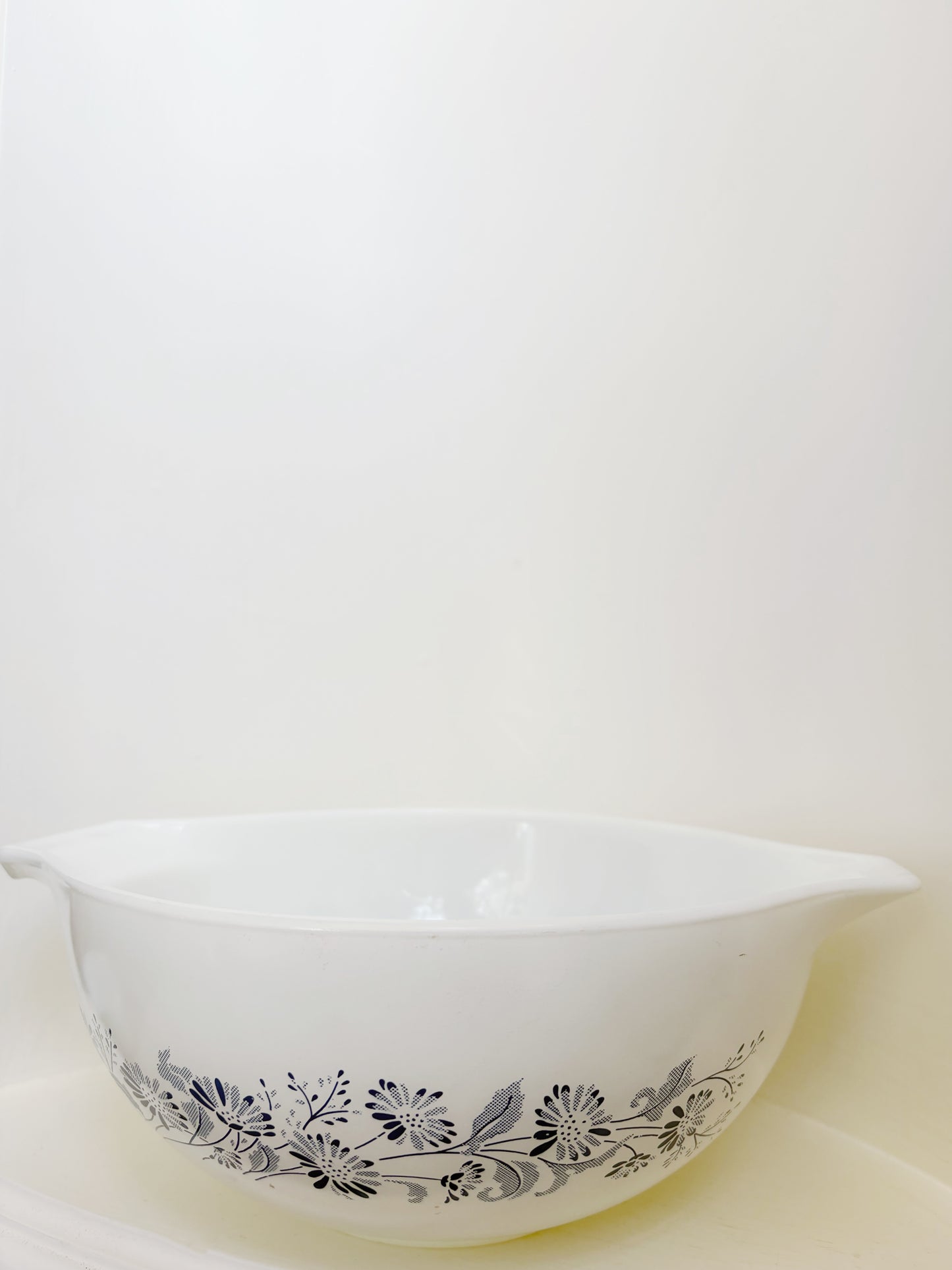 Pyrex Colonial Mist Cinderella Bowl 443