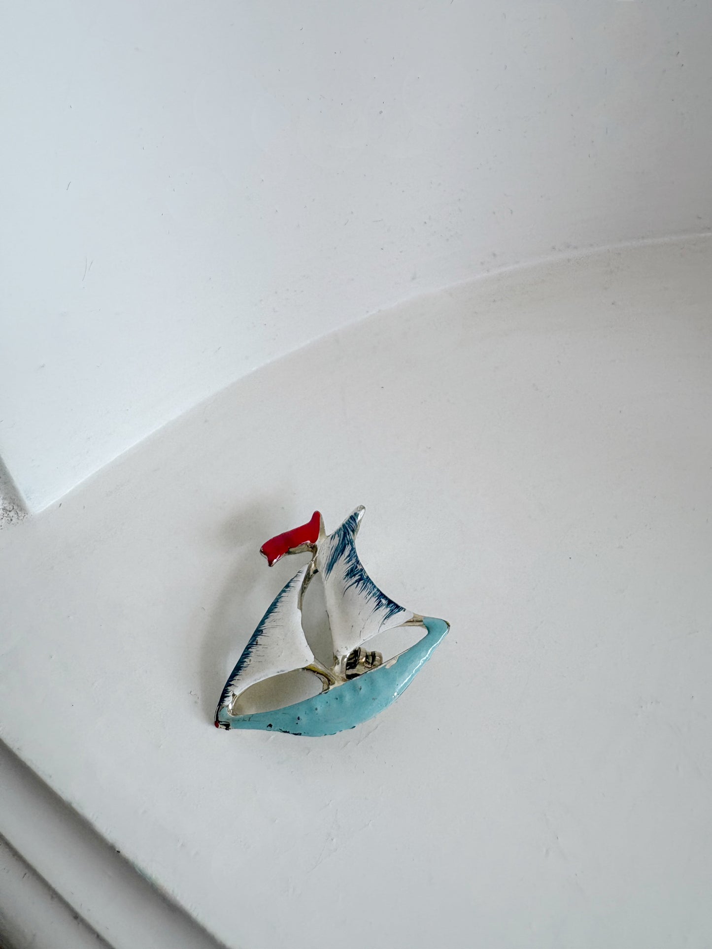 Brooch #8 - sailboat