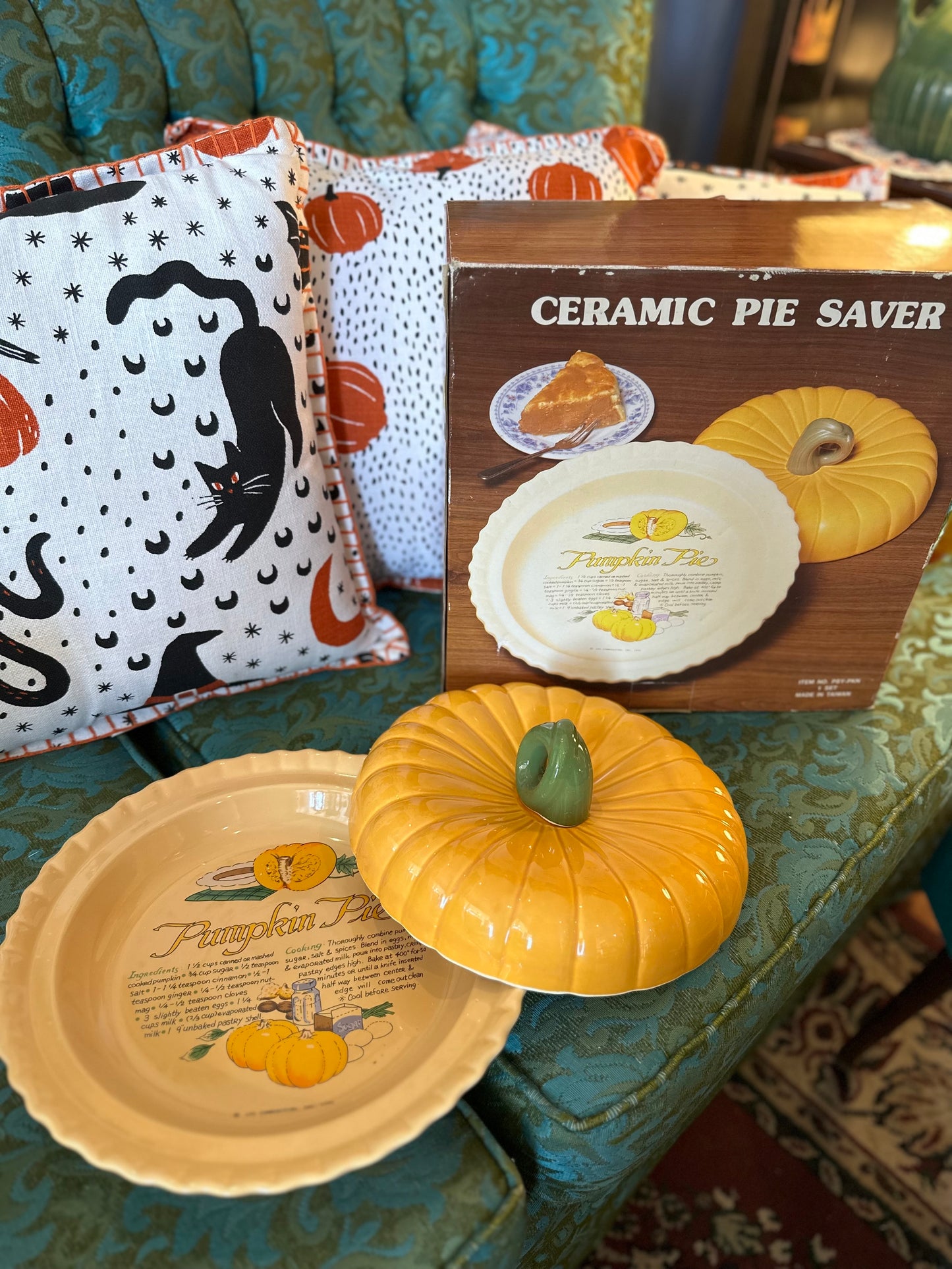 Ceramic Pie Saver - Pumpkin pie (with original box)