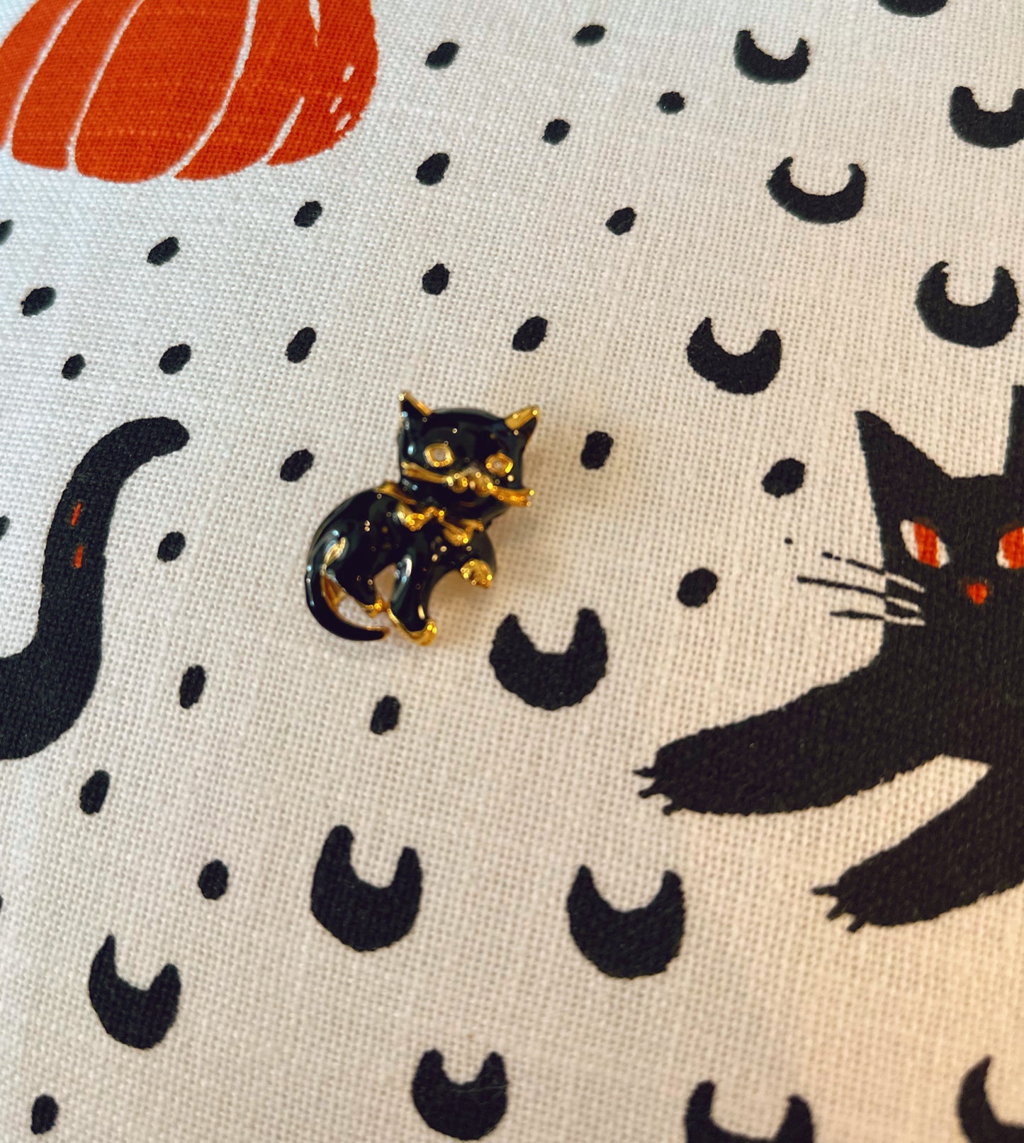 Black cat vintage pin #2