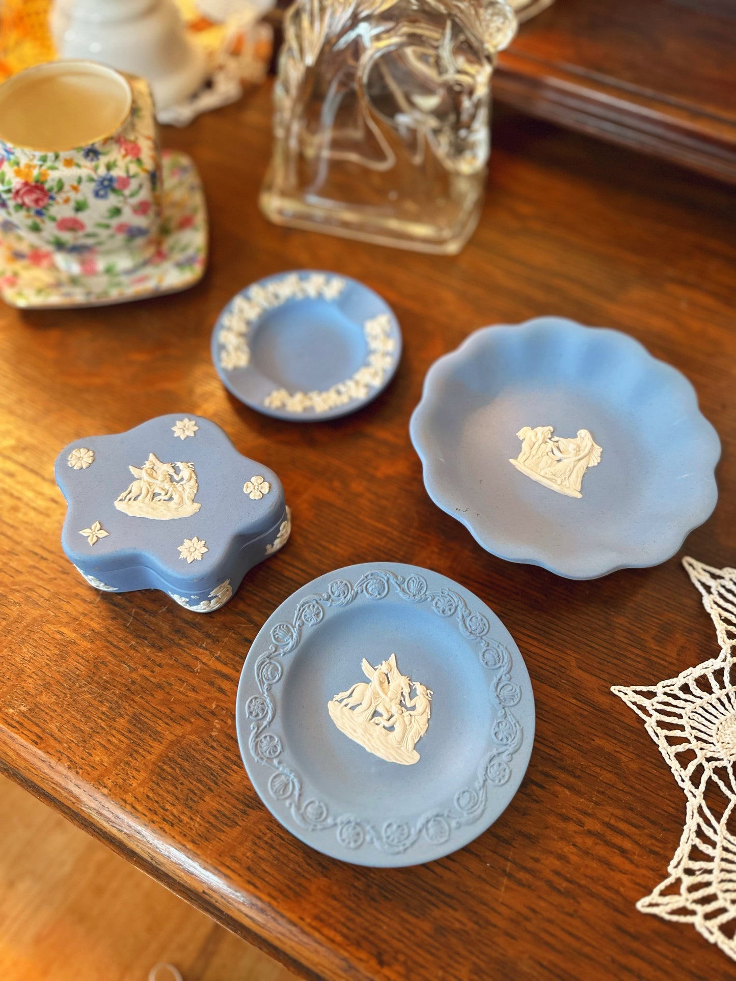 5 piece blue & white 1955 Wedgewood pieces