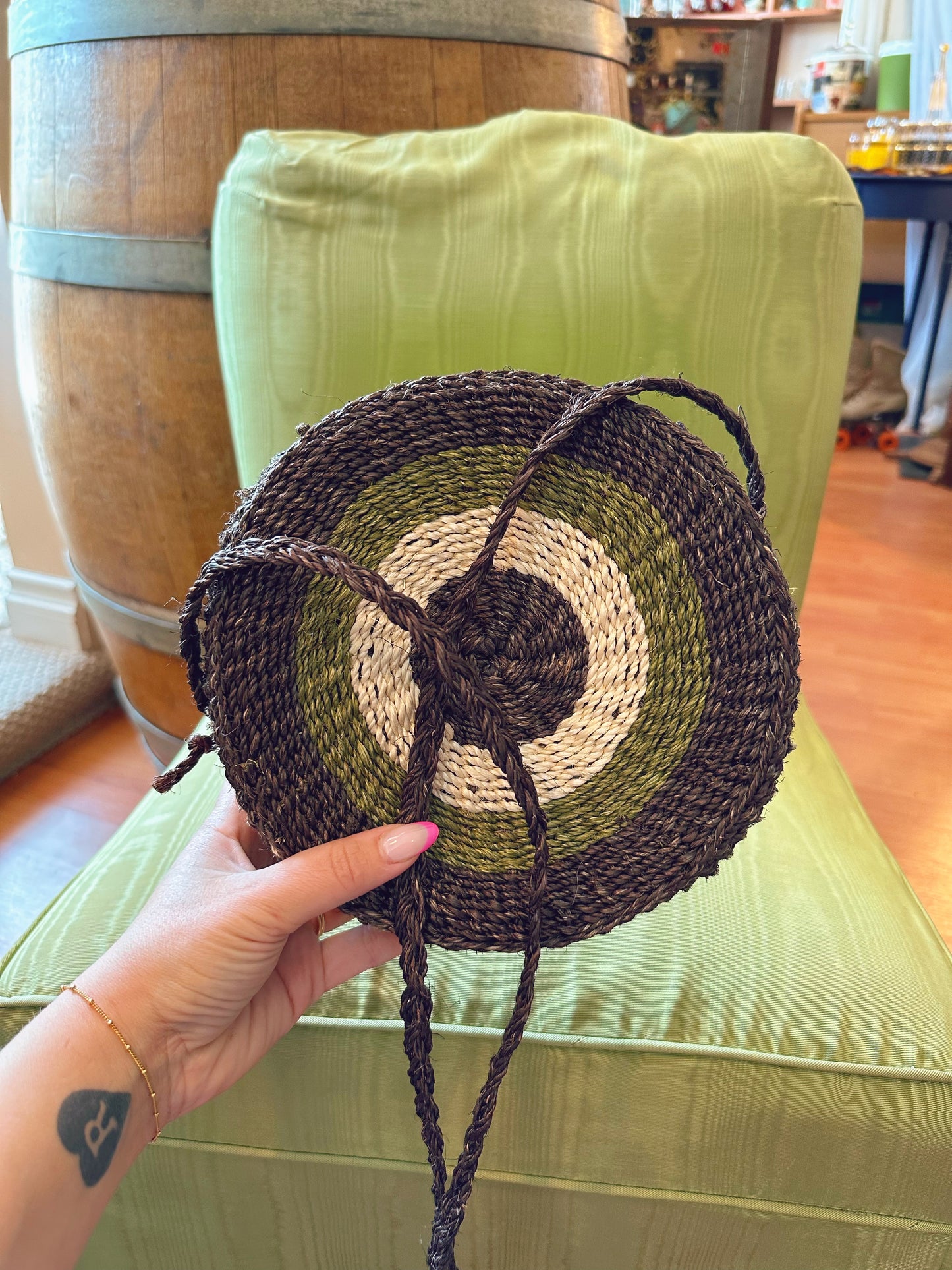 Round woven handbag