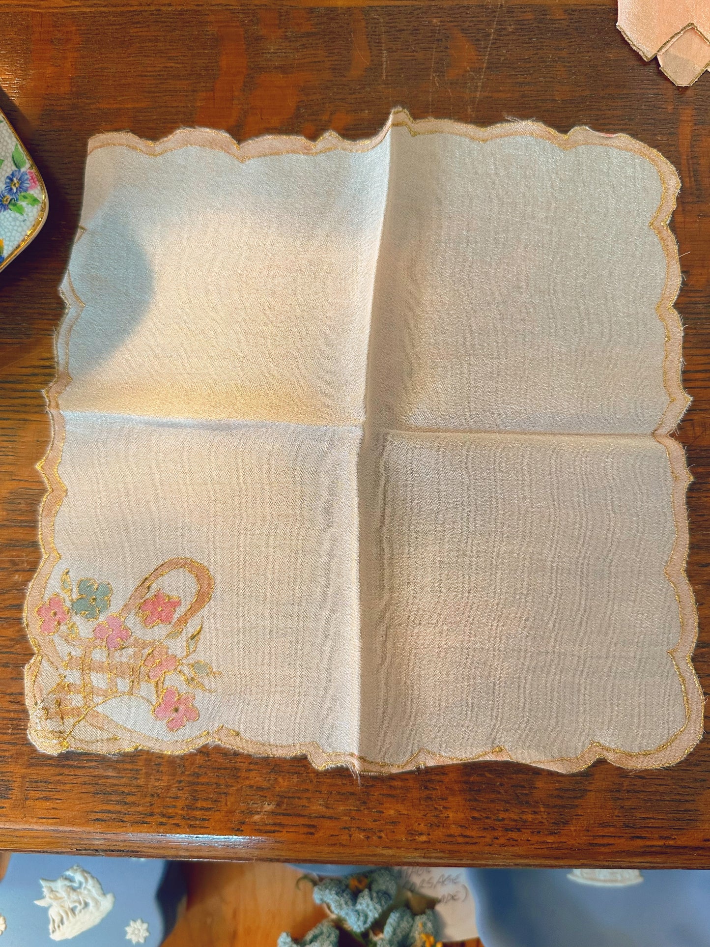 Handkerchief with flower basket detail