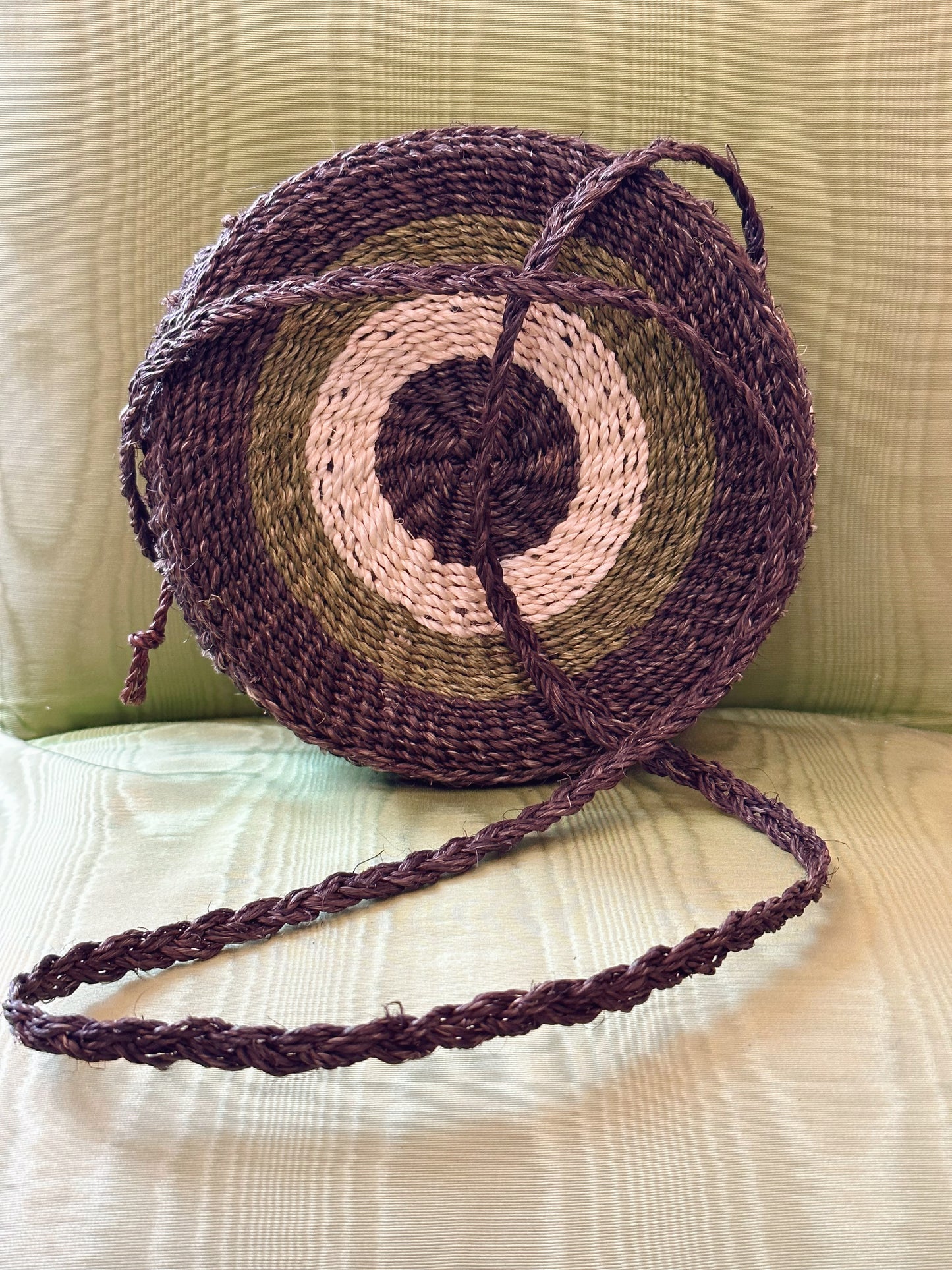 Round woven handbag