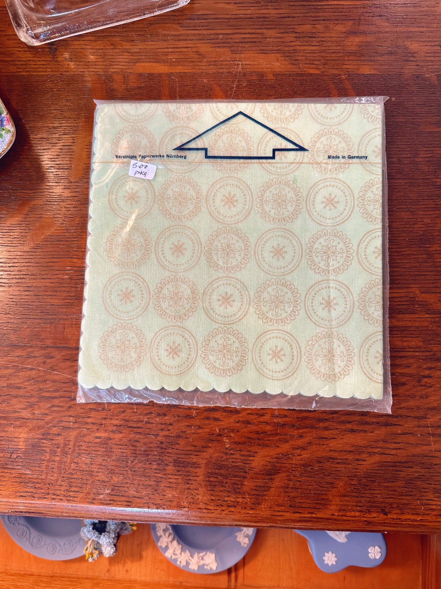 Favorit Green & Gold medallion paper napkins - made in Germany