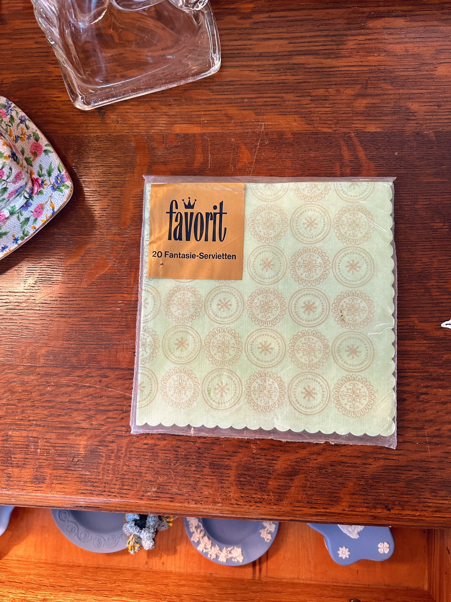 Favorit Green & Gold medallion paper napkins - made in Germany