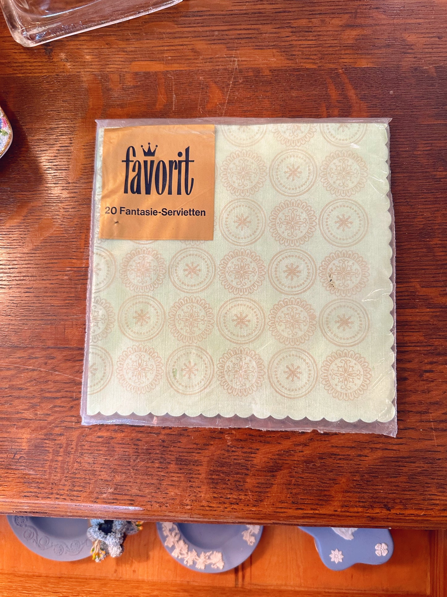 Favorit Green & Gold medallion paper napkins - made in Germany