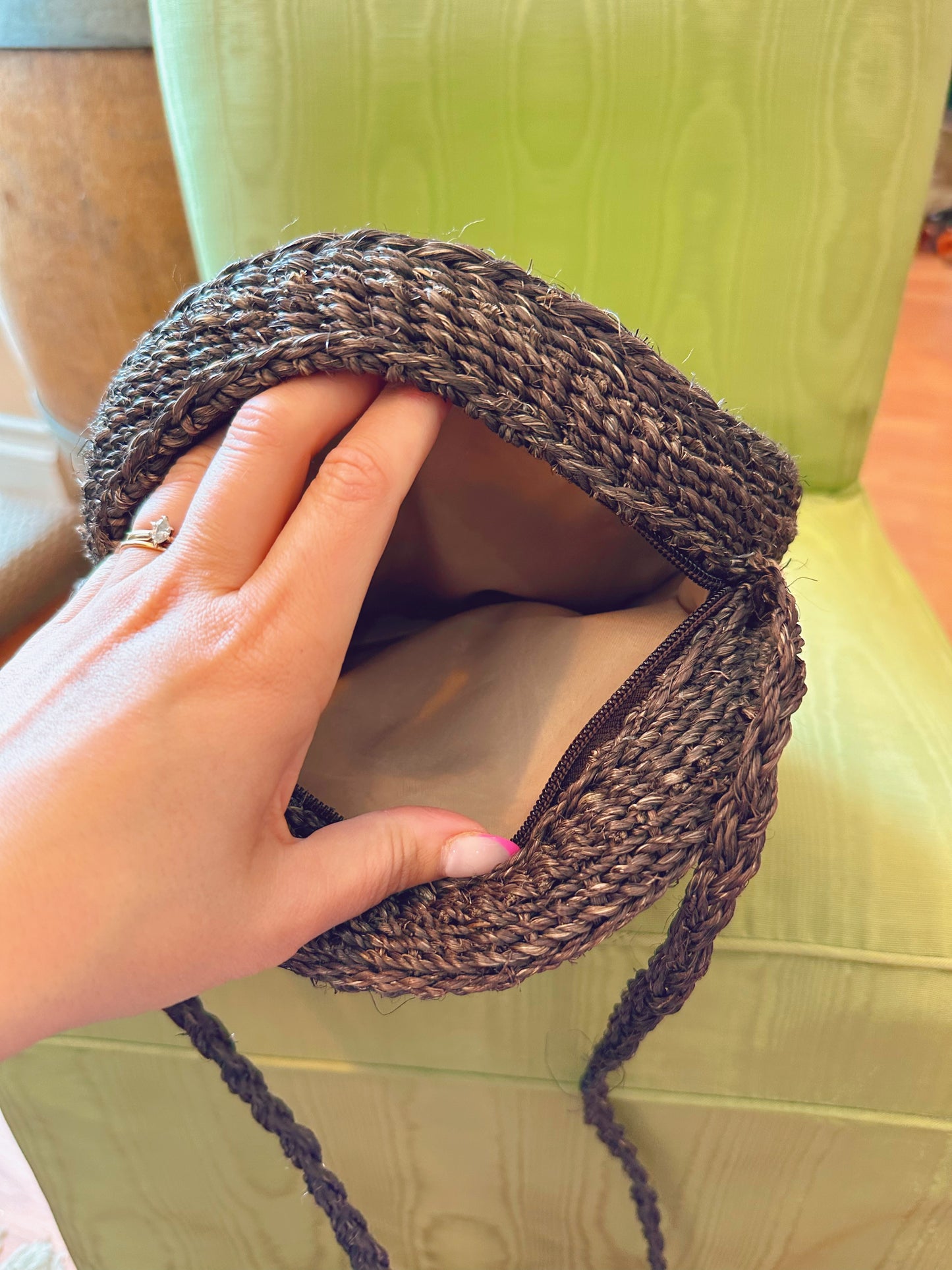 Round woven handbag