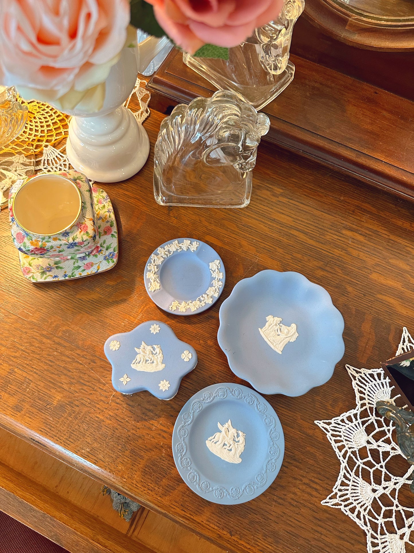 5 piece blue & white 1955 Wedgewood pieces