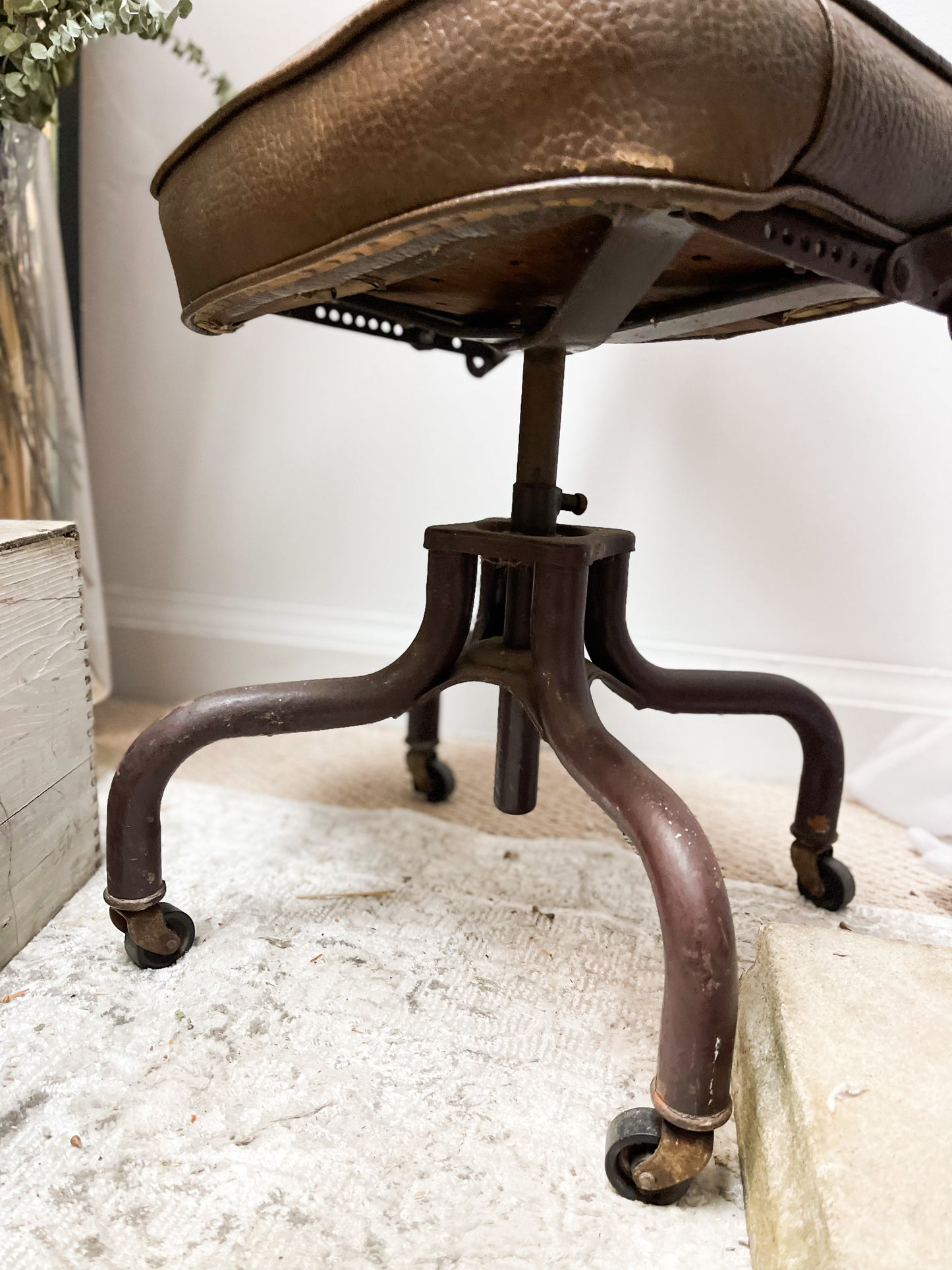 1930s Dumore Industrial Swivel Chair