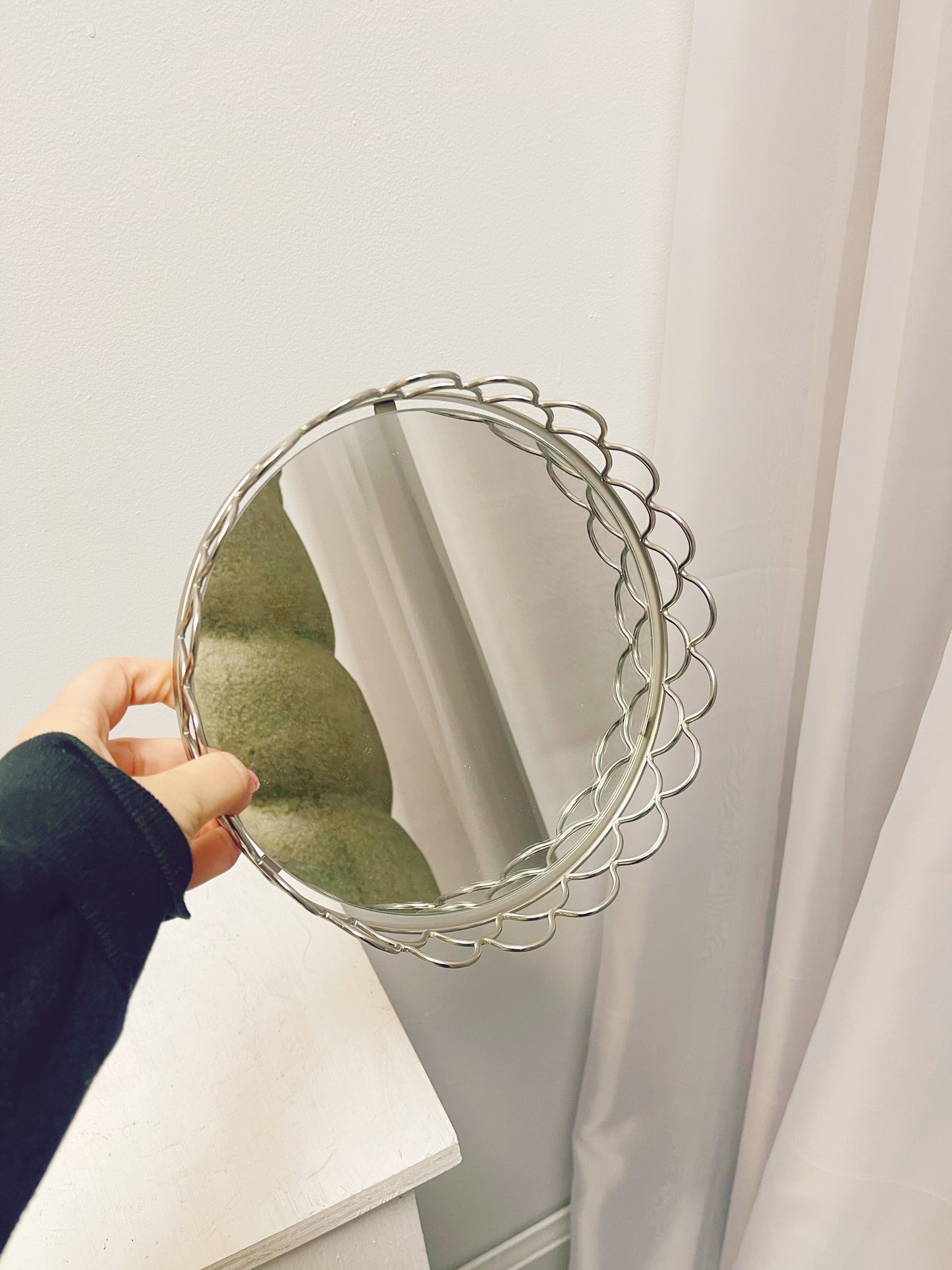 Small round mirror tray