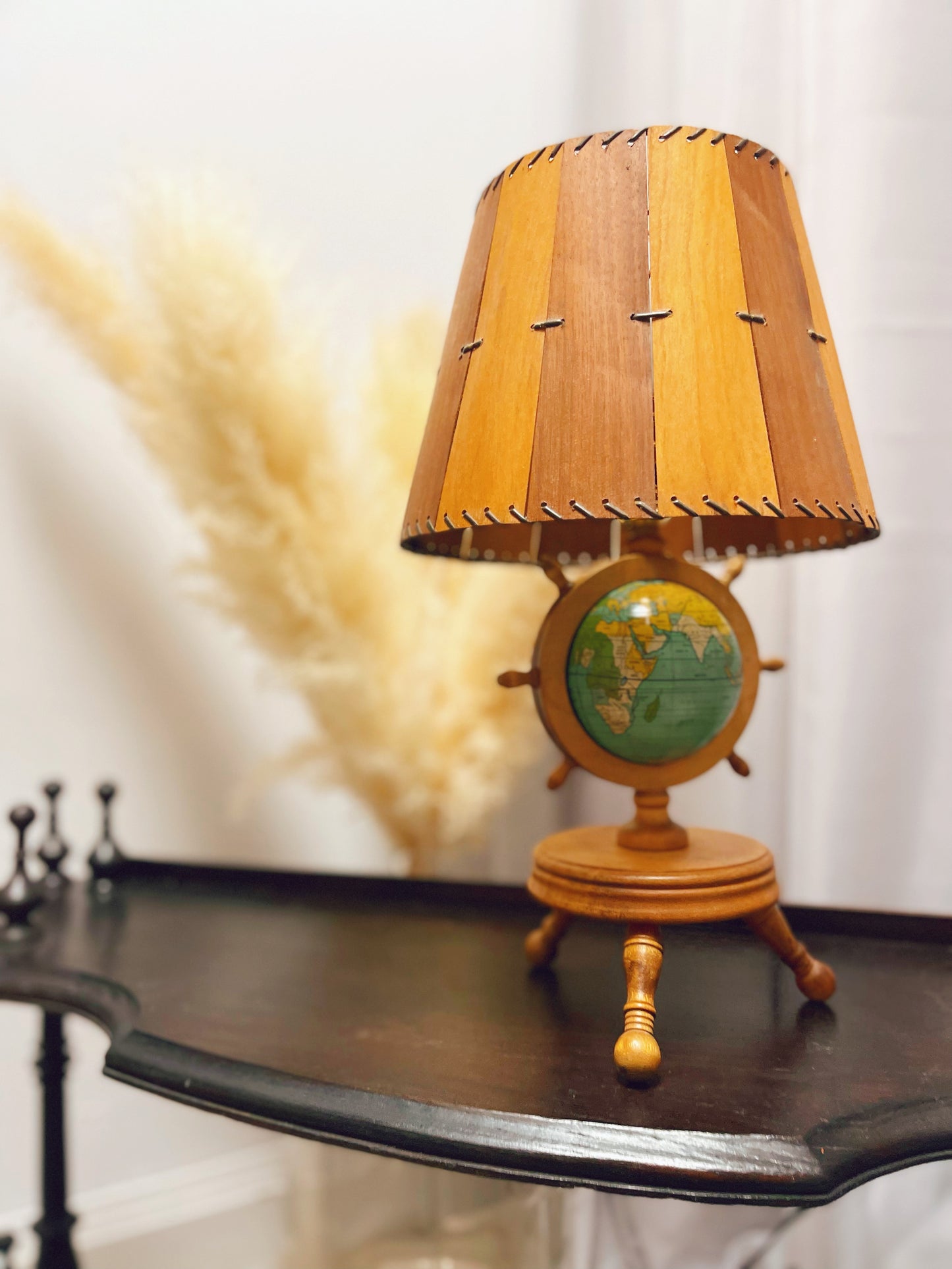 Cabin globe lamp