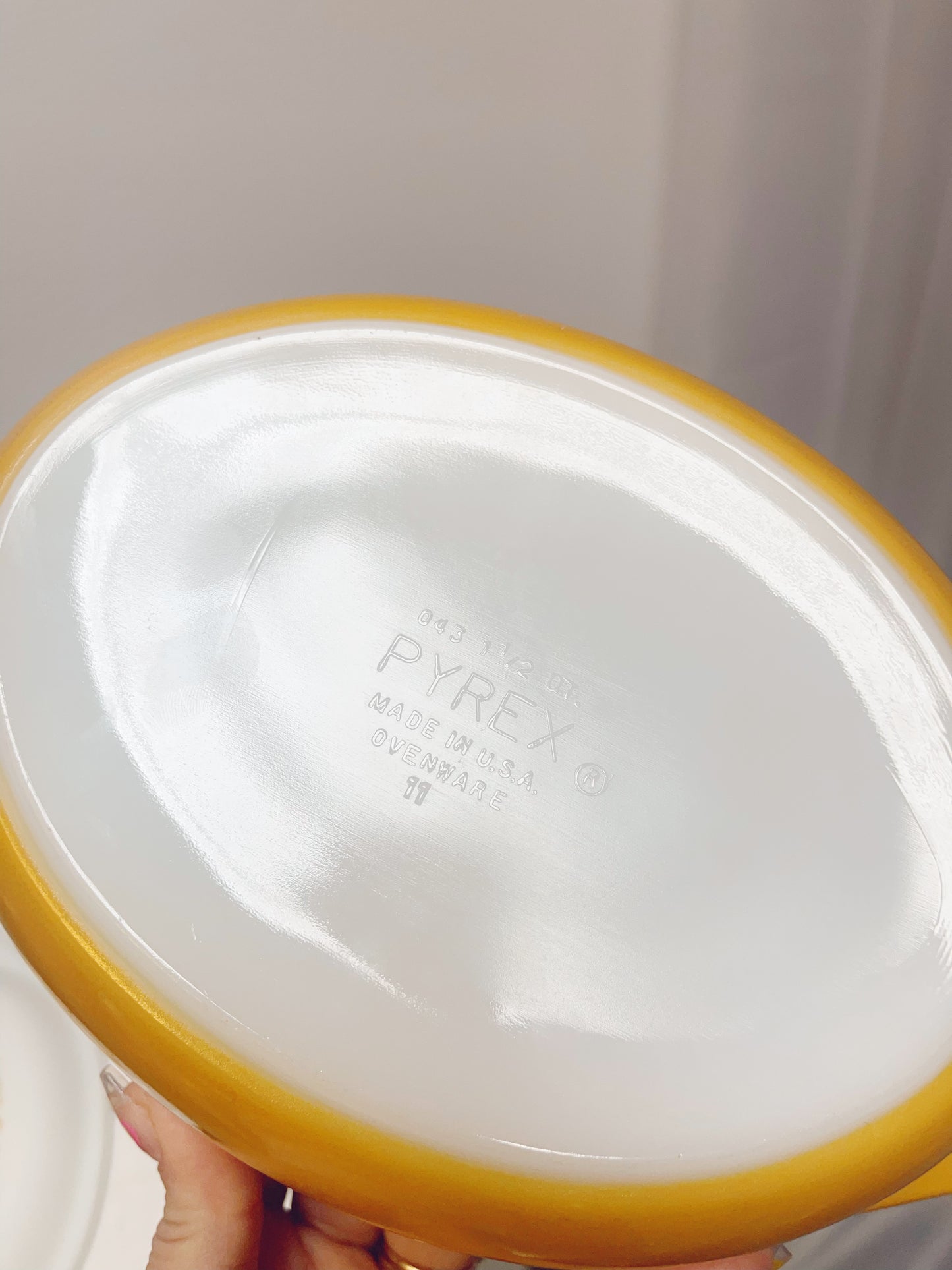 Pyrex Butterfly Gold casserole dish with lid 043