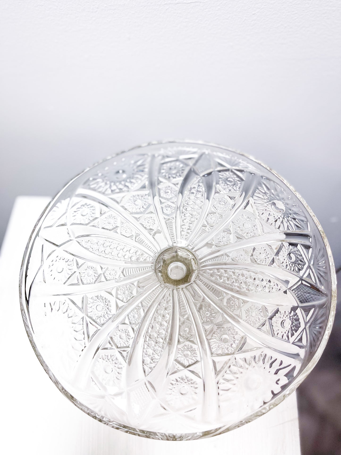 Crystal cake plate