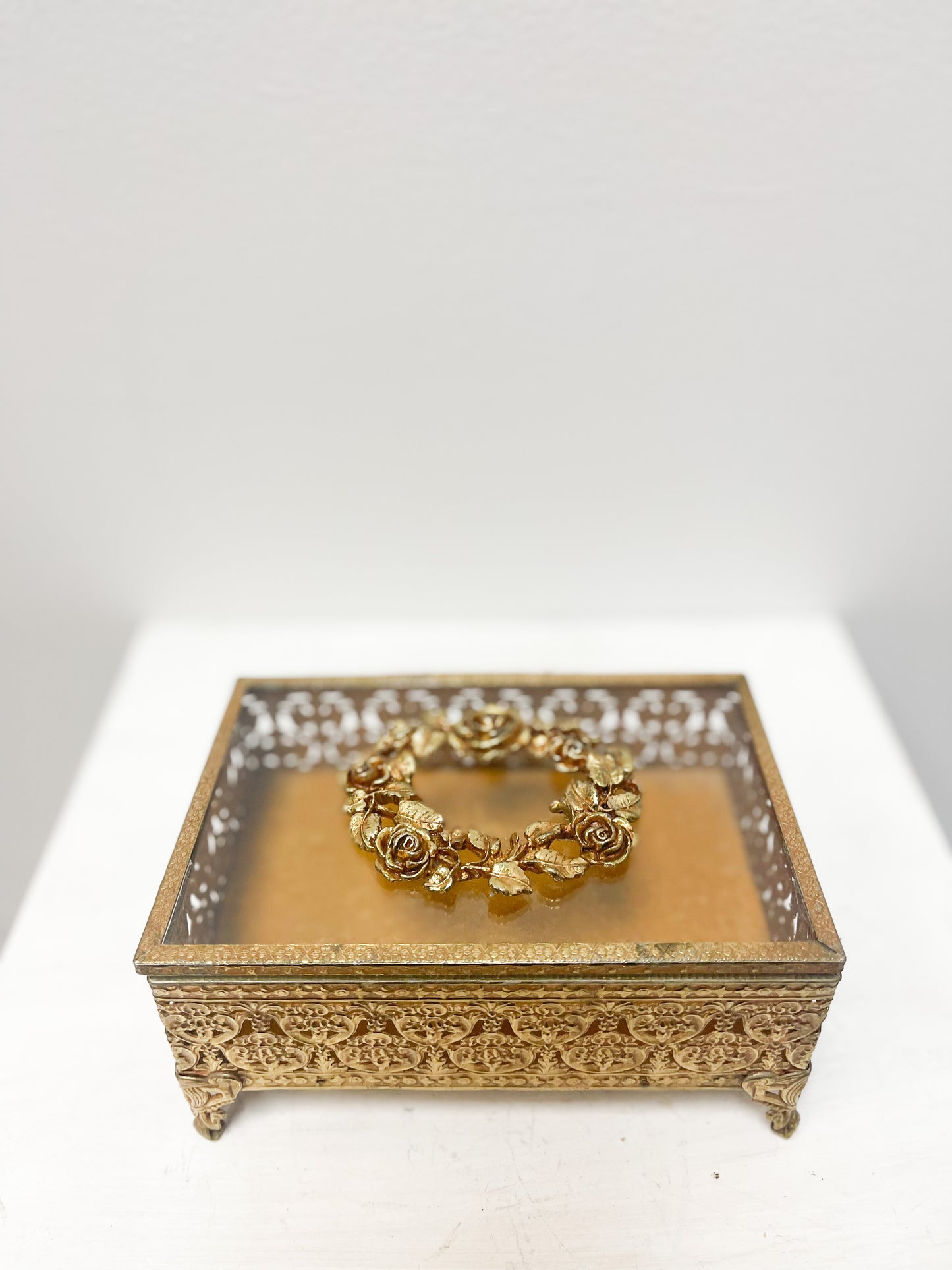 Jewellery box with rose details