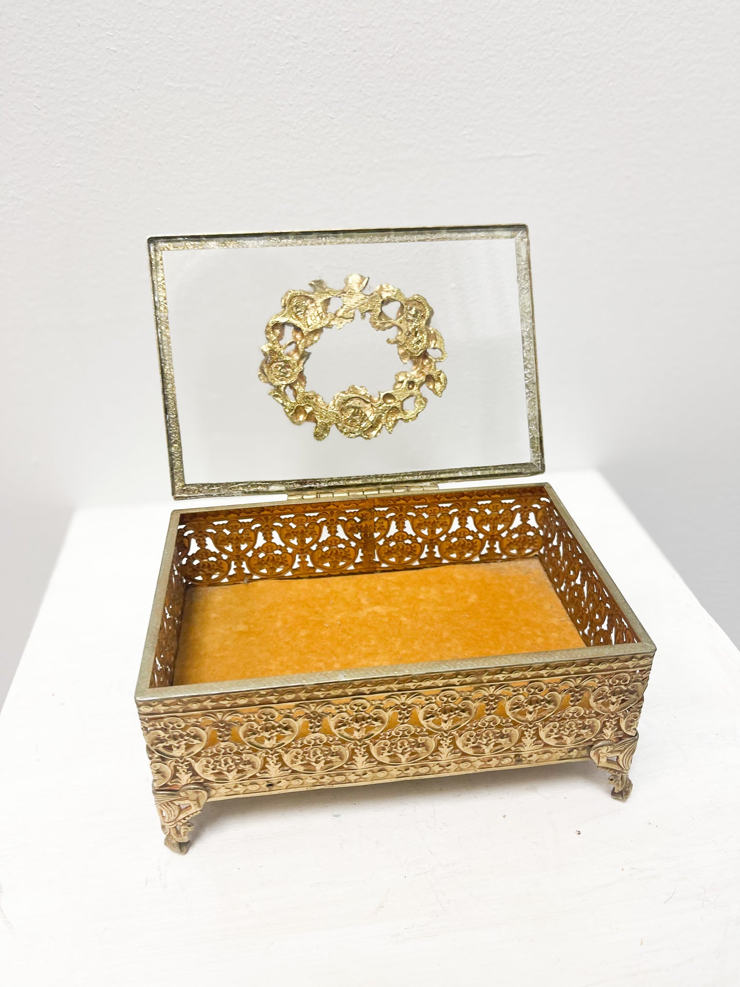 Jewellery box with rose details