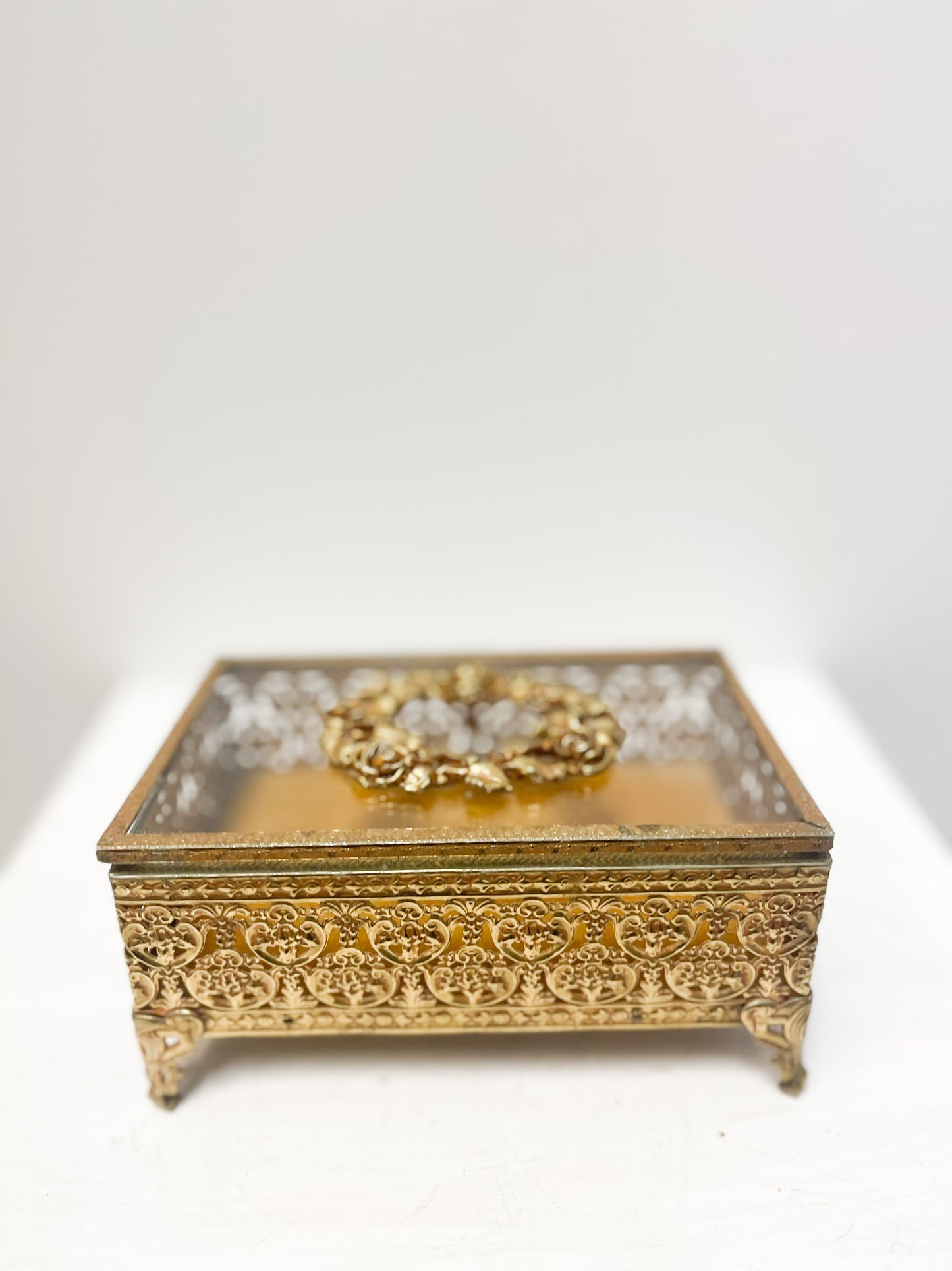 Jewellery box with rose details